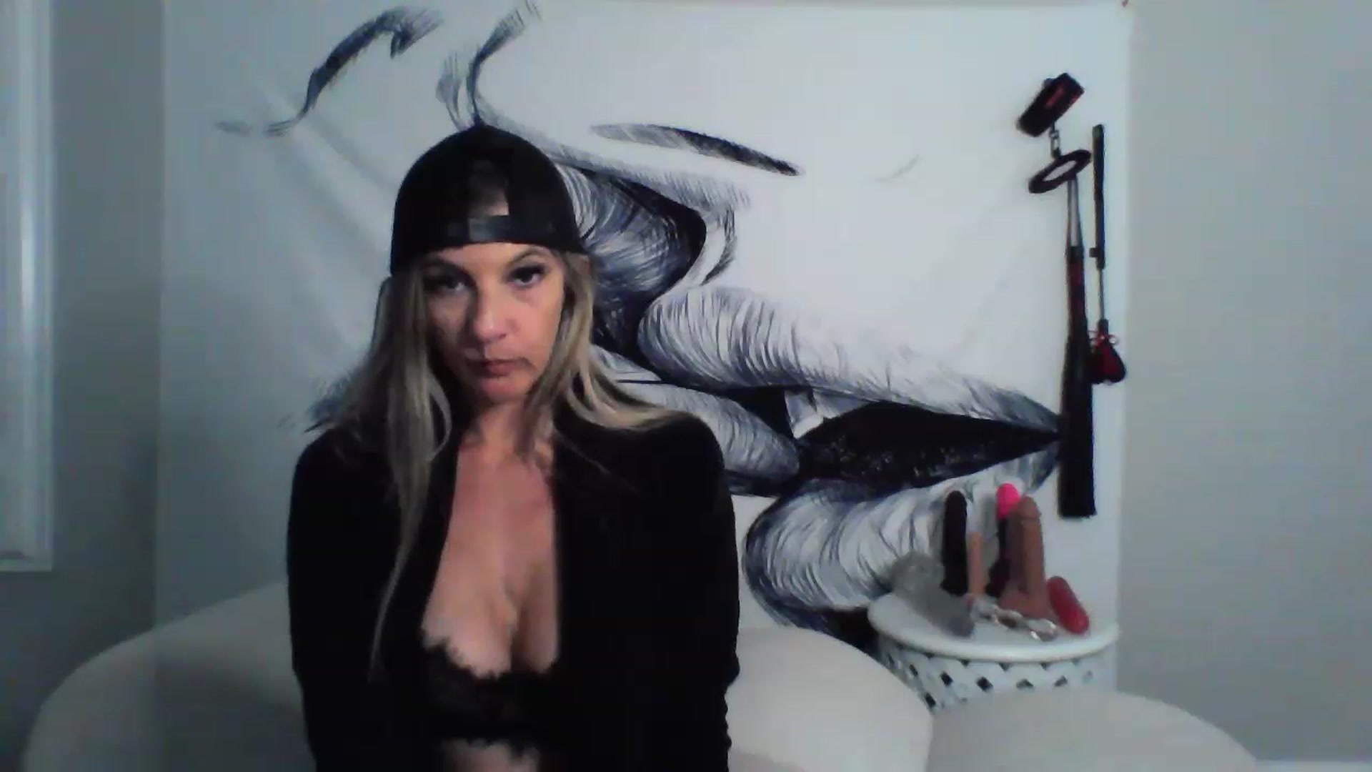 Gallery image thumbnail from Hotwifebre's myfreecams stream on, 03/22/2023, 18:36 image 6 of 20