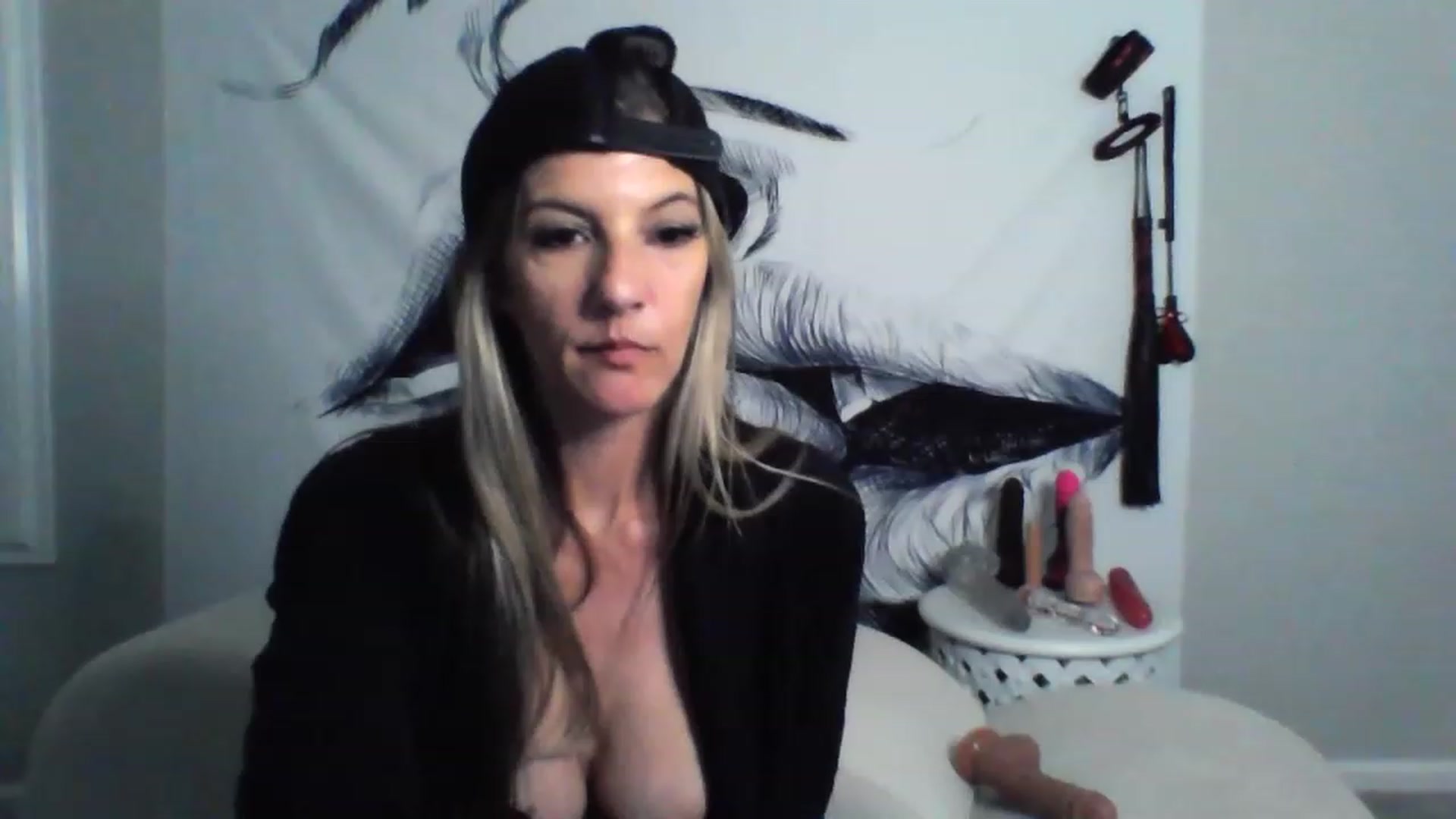 Gallery image thumbnail from Hotwifebre's myfreecams stream on, 03/22/2023, 19:36 image 18 of 20