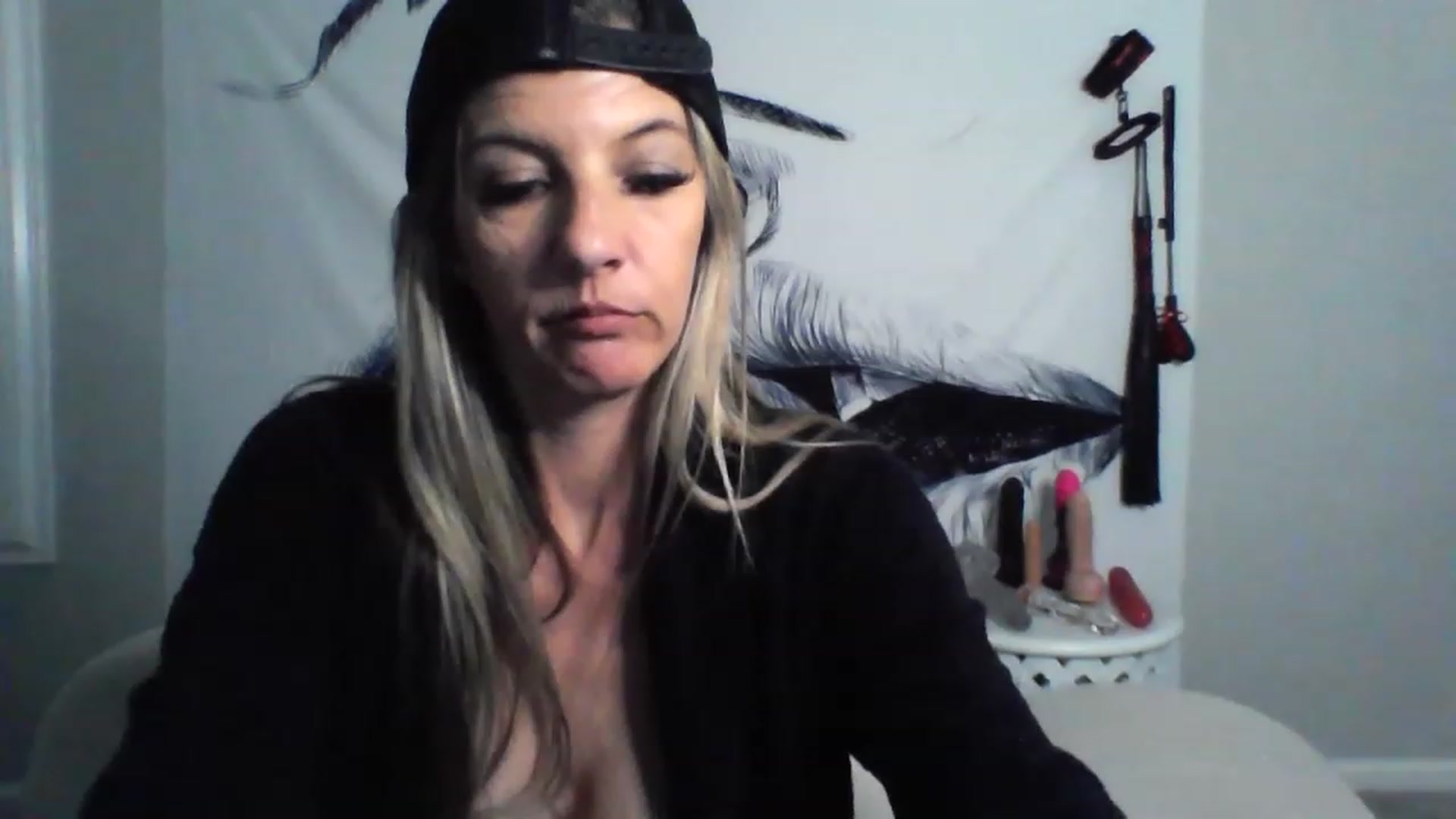 Gallery image thumbnail from Hotwifebre's myfreecams stream on, 03/22/2023, 19:36 image 14 of 20