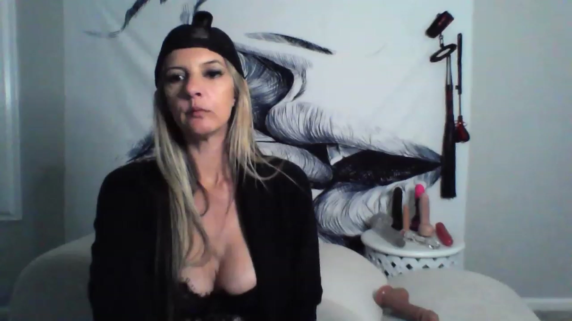 Gallery image thumbnail from Hotwifebre's myfreecams stream on, 03/22/2023, 19:36 image 19 of 20