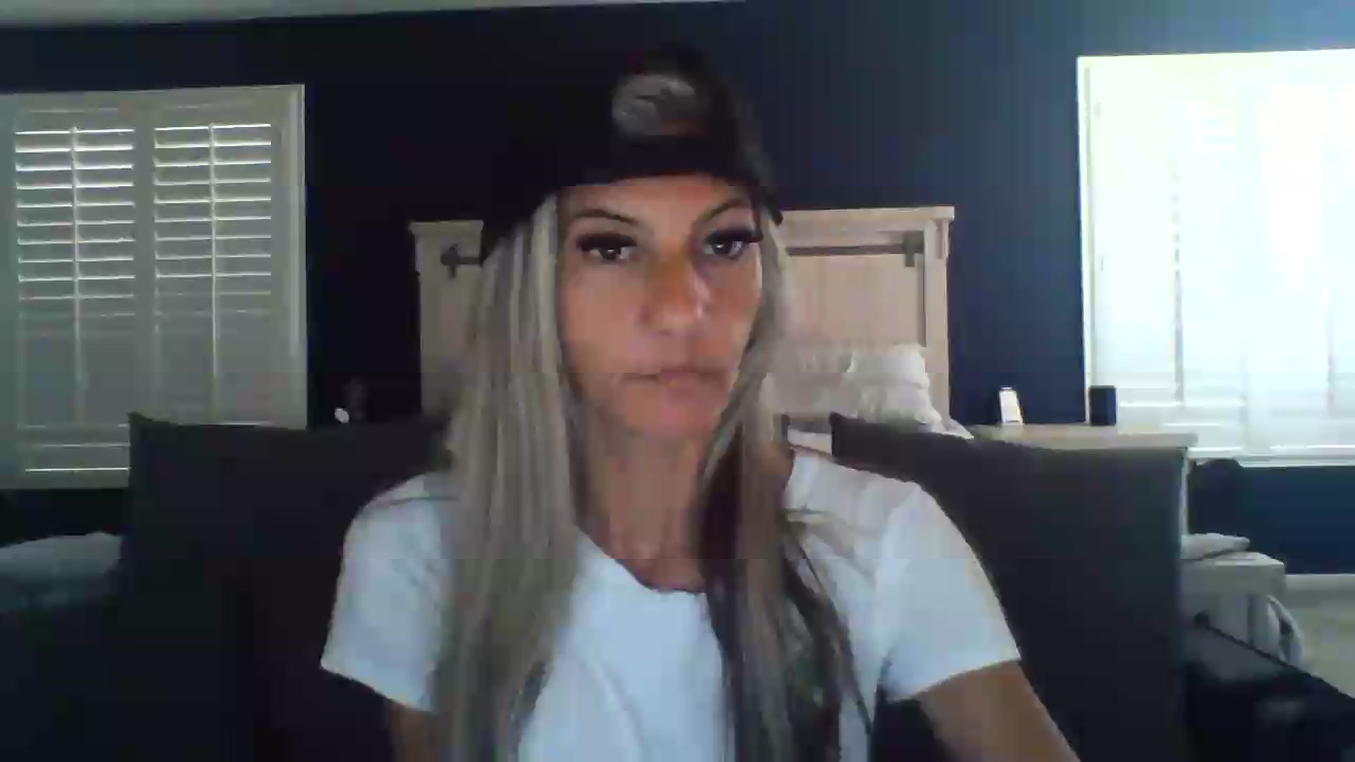 Gallery image thumbnail from Hotwifebre's myfreecams stream on, 08/11/2026, 16:58 image 1 of 20