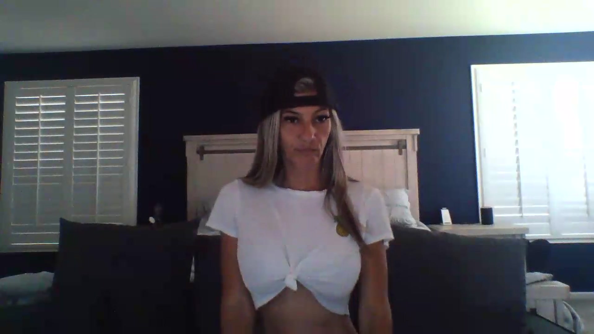 Gallery image thumbnail from Hotwifebre's myfreecams stream on, 08/11/2026, 16:58 image 11 of 20