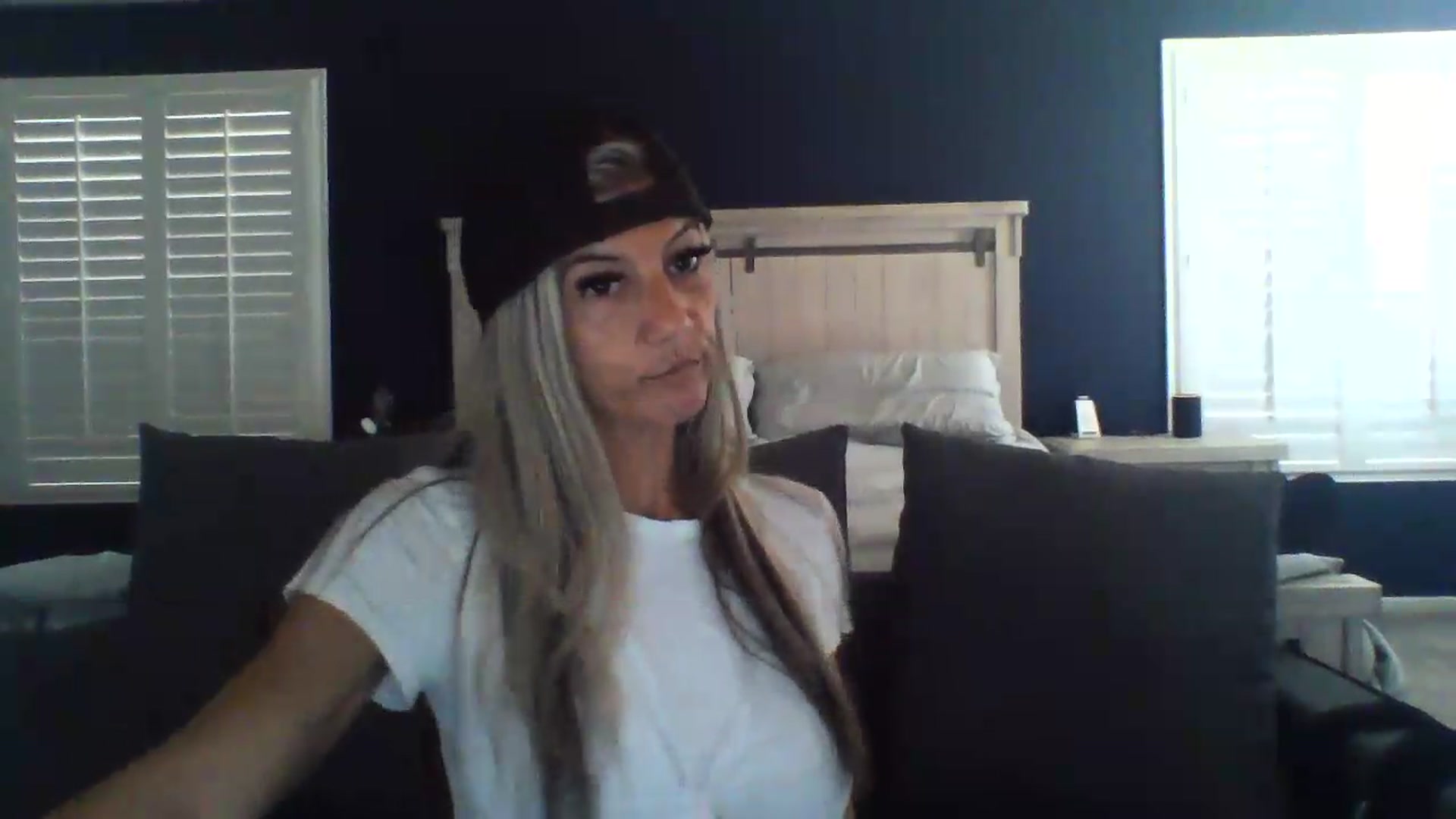 Gallery image thumbnail from Hotwifebre's myfreecams stream on, 08/11/2026, 16:58 image 4 of 20