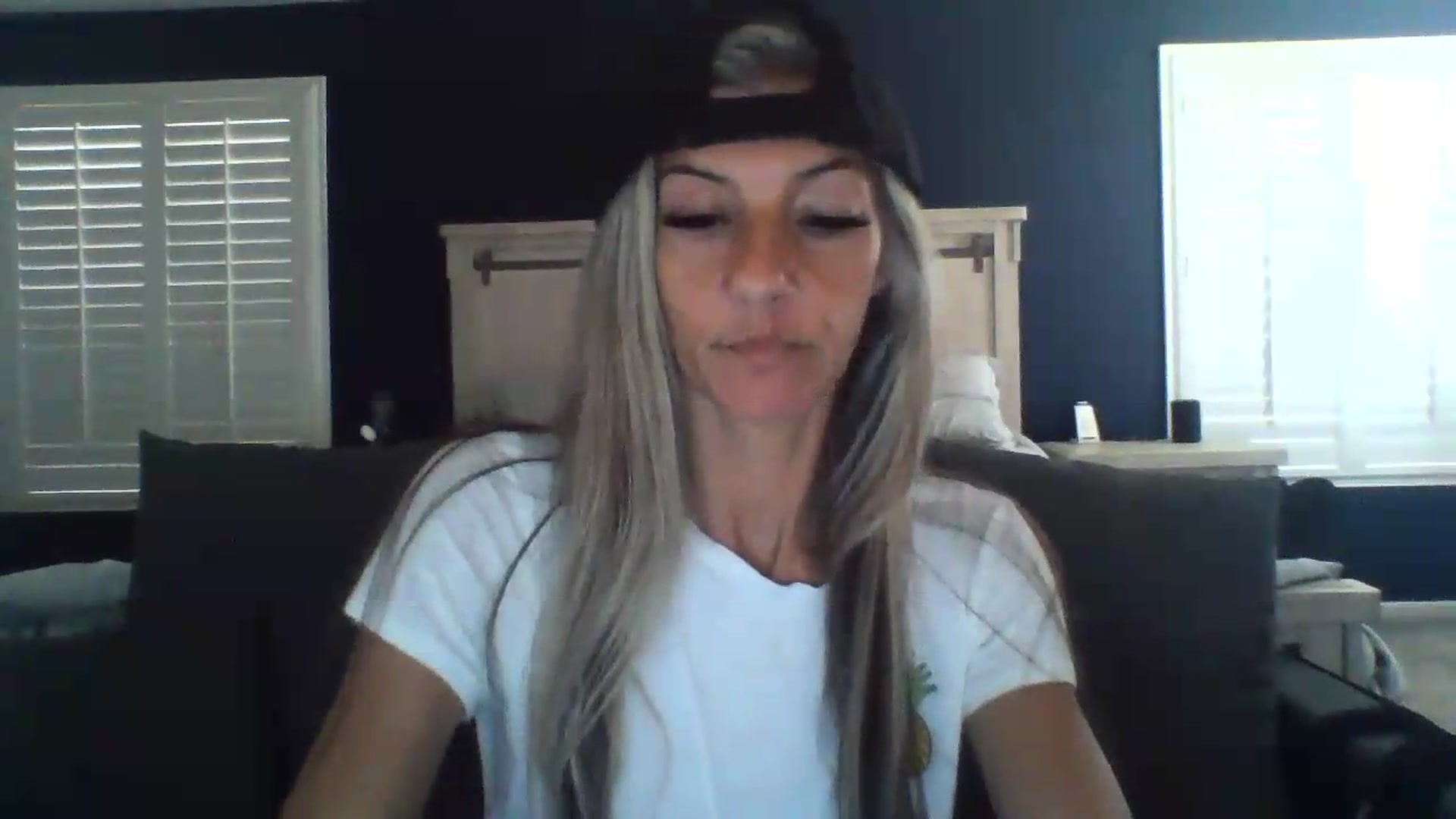 Gallery image thumbnail from Hotwifebre's myfreecams stream on, 08/11/2026, 16:58 image 3 of 20