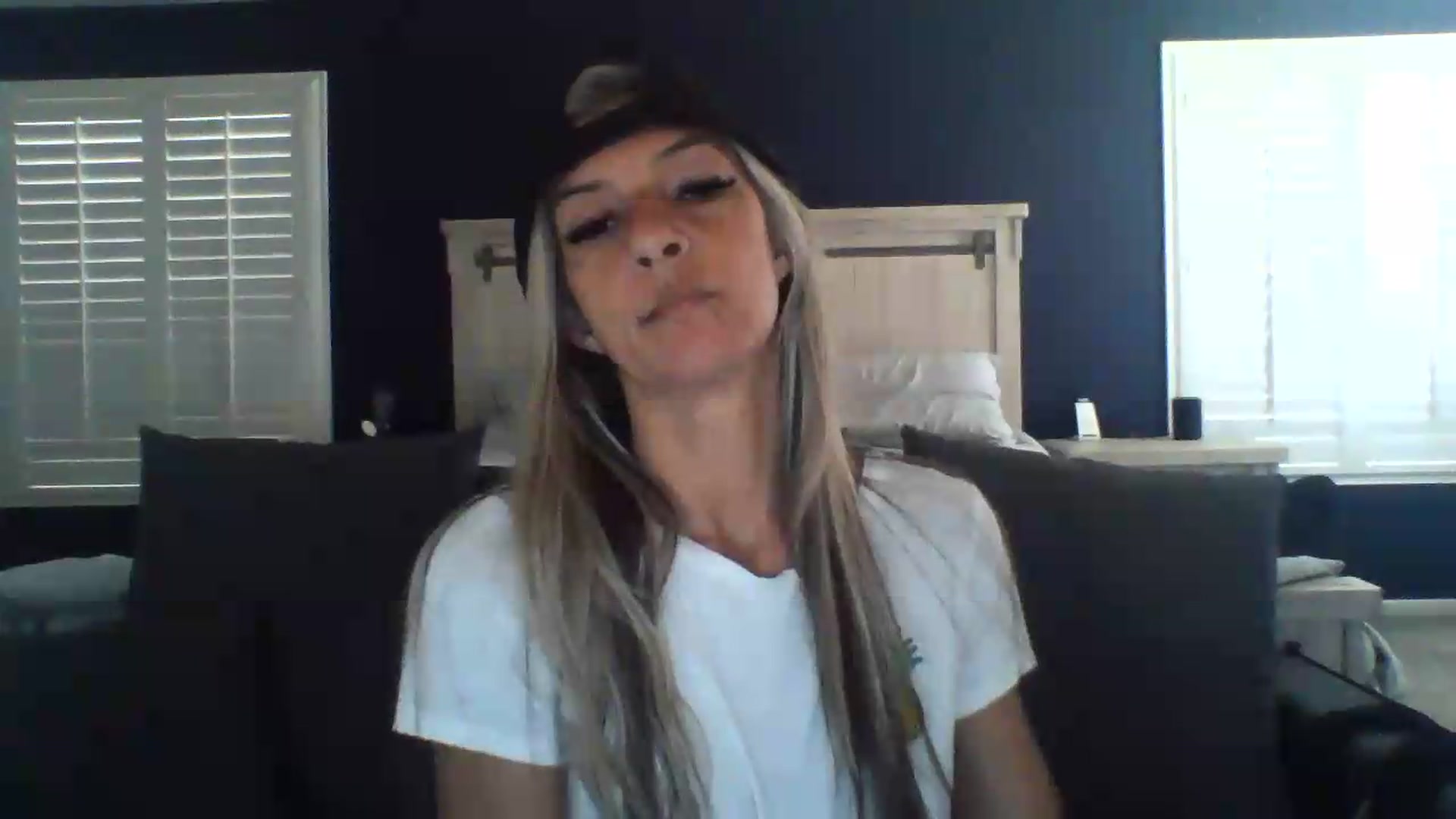 Gallery image thumbnail from Hotwifebre's myfreecams stream on, 08/11/2026, 16:58 image 5 of 20