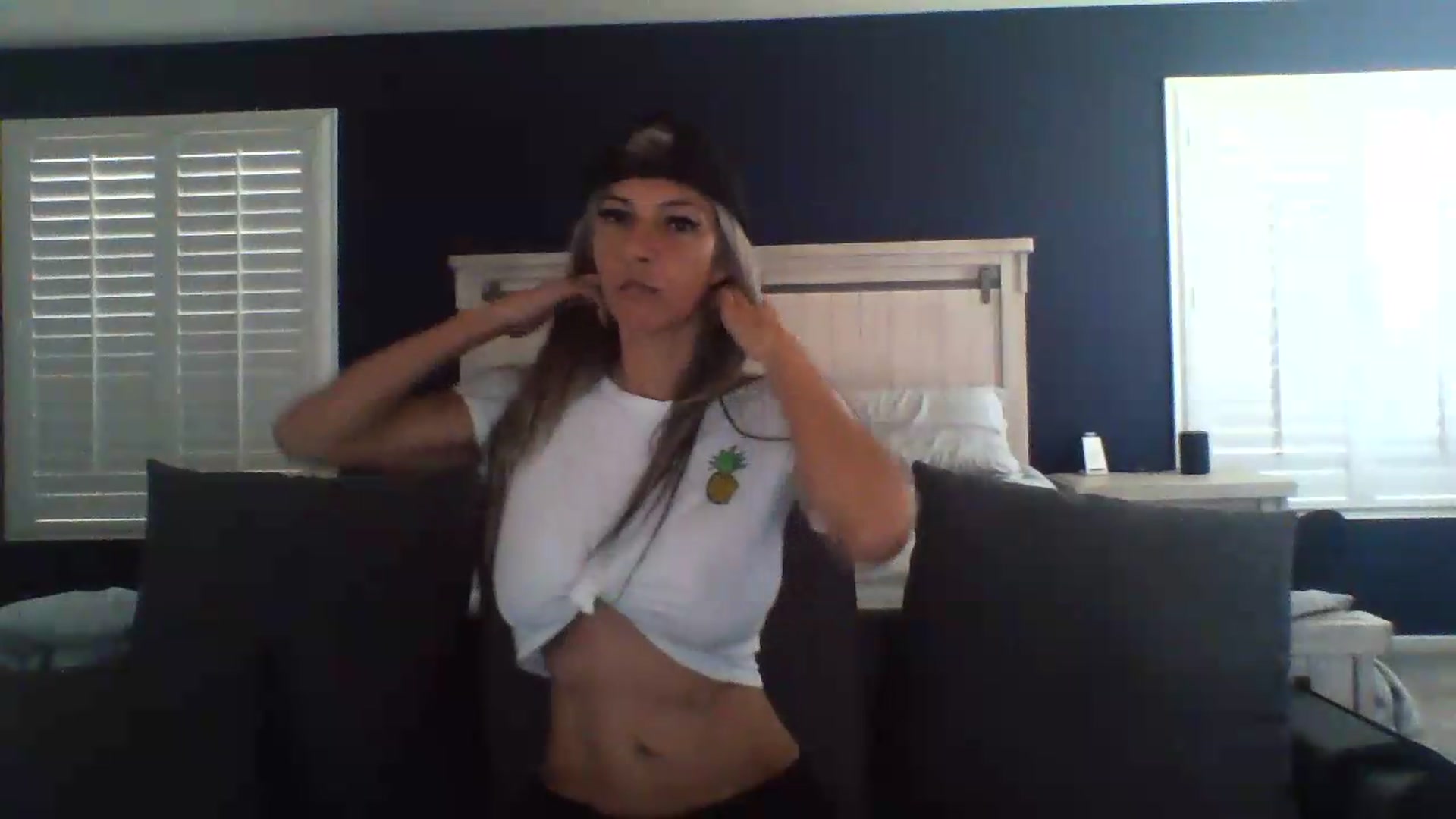 Gallery image thumbnail from Hotwifebre's myfreecams stream on, 08/11/2026, 16:58 image 14 of 20