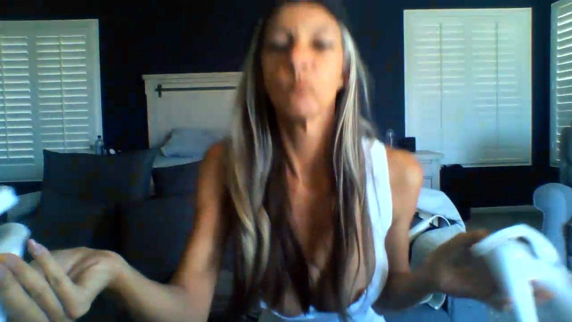 Gallery image thumbnail from Hotwifebre's myfreecams stream on, 08/18/2026, 17:42 image 10 of 20