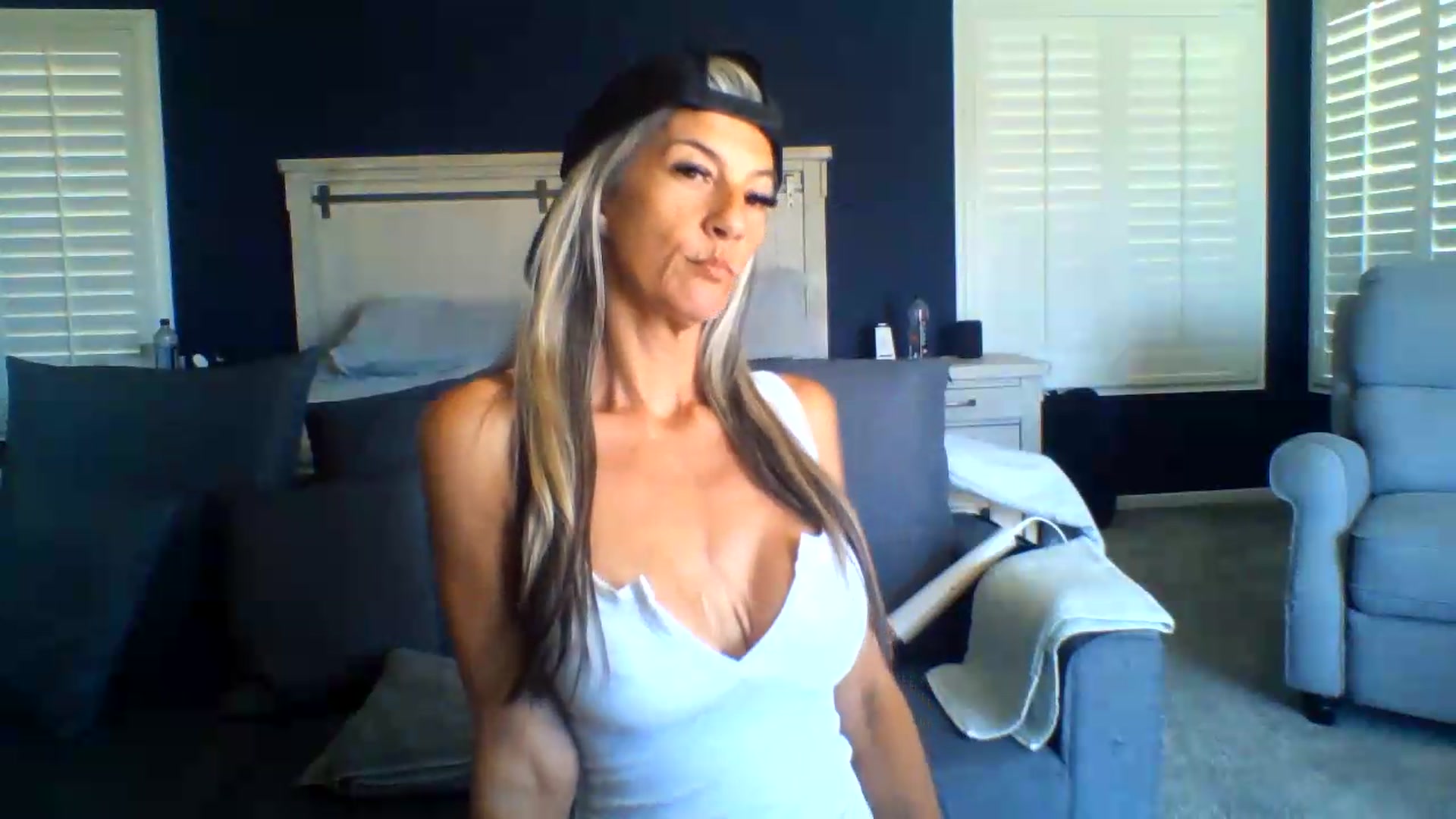 Gallery image thumbnail from Hotwifebre's myfreecams stream on, 08/18/2026, 17:42 image 20 of 20