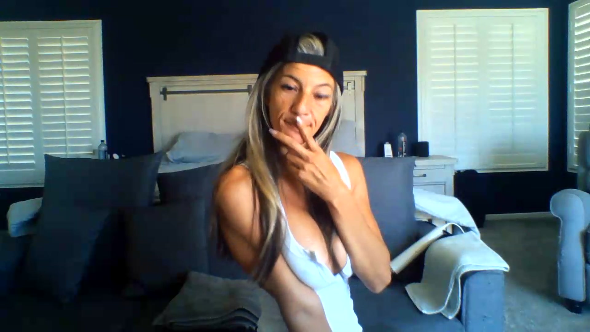 Gallery image thumbnail from Hotwifebre's myfreecams stream on, 08/18/2026, 17:42 image 17 of 20