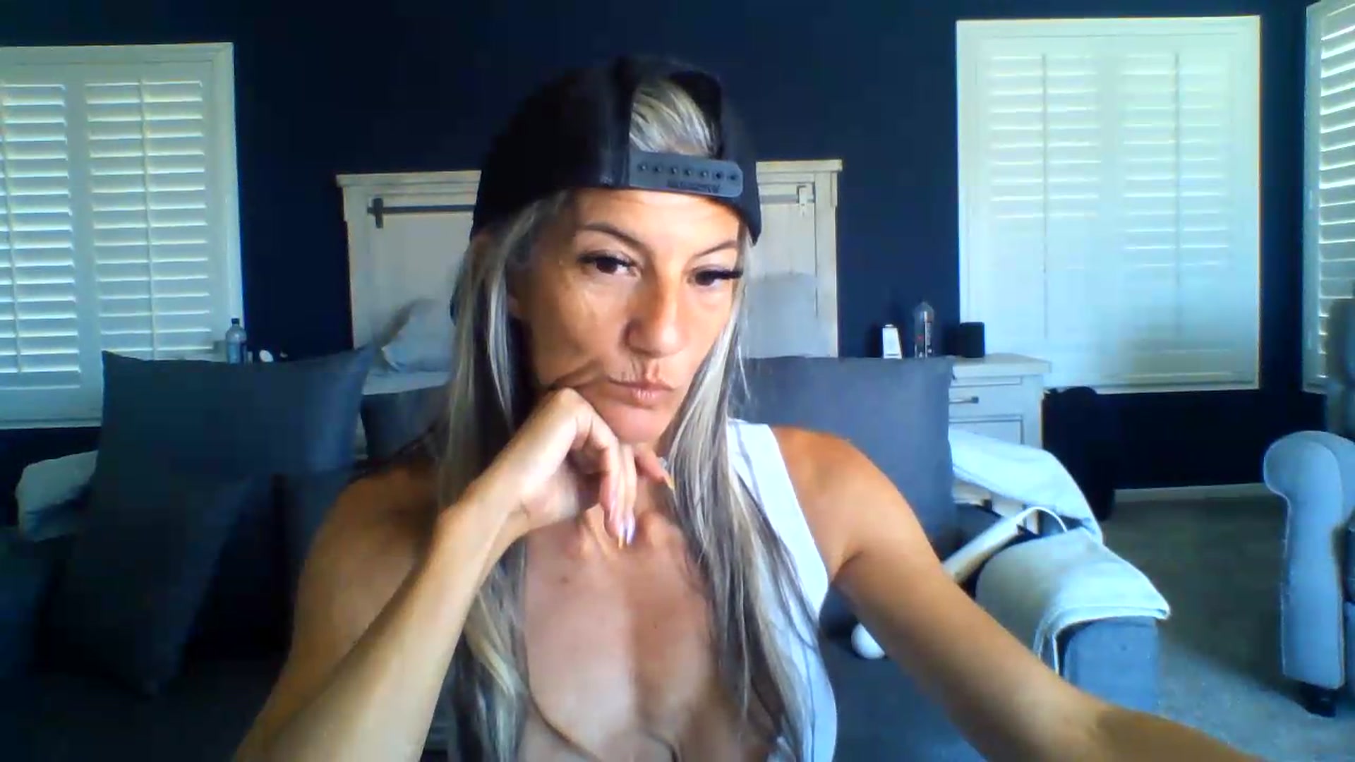 Gallery image thumbnail from Hotwifebre's myfreecams stream on, 08/18/2026, 17:42 image 6 of 20
