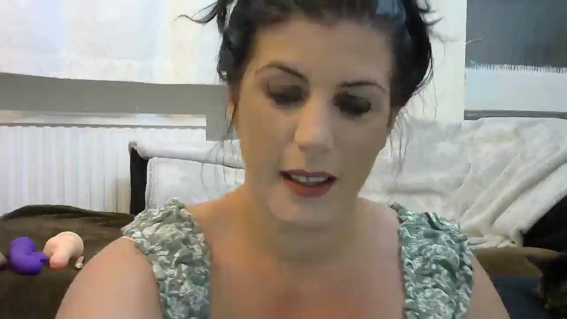Gallery image thumbnail from Housewife2's myfreecams stream on, 04/25/2025, 22:30 image 2 of 20