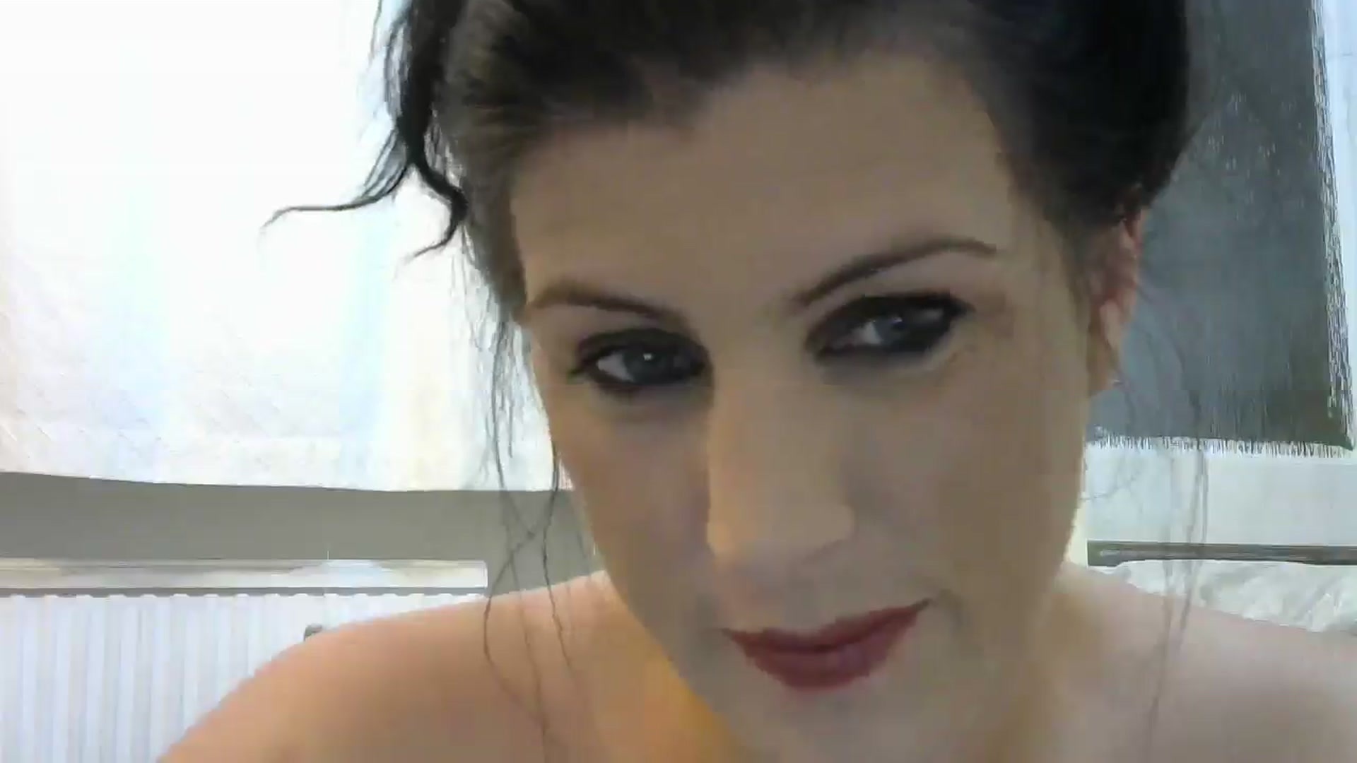 Gallery image thumbnail from Housewife2's myfreecams stream on, 04/25/2025, 22:30 image 14 of 20
