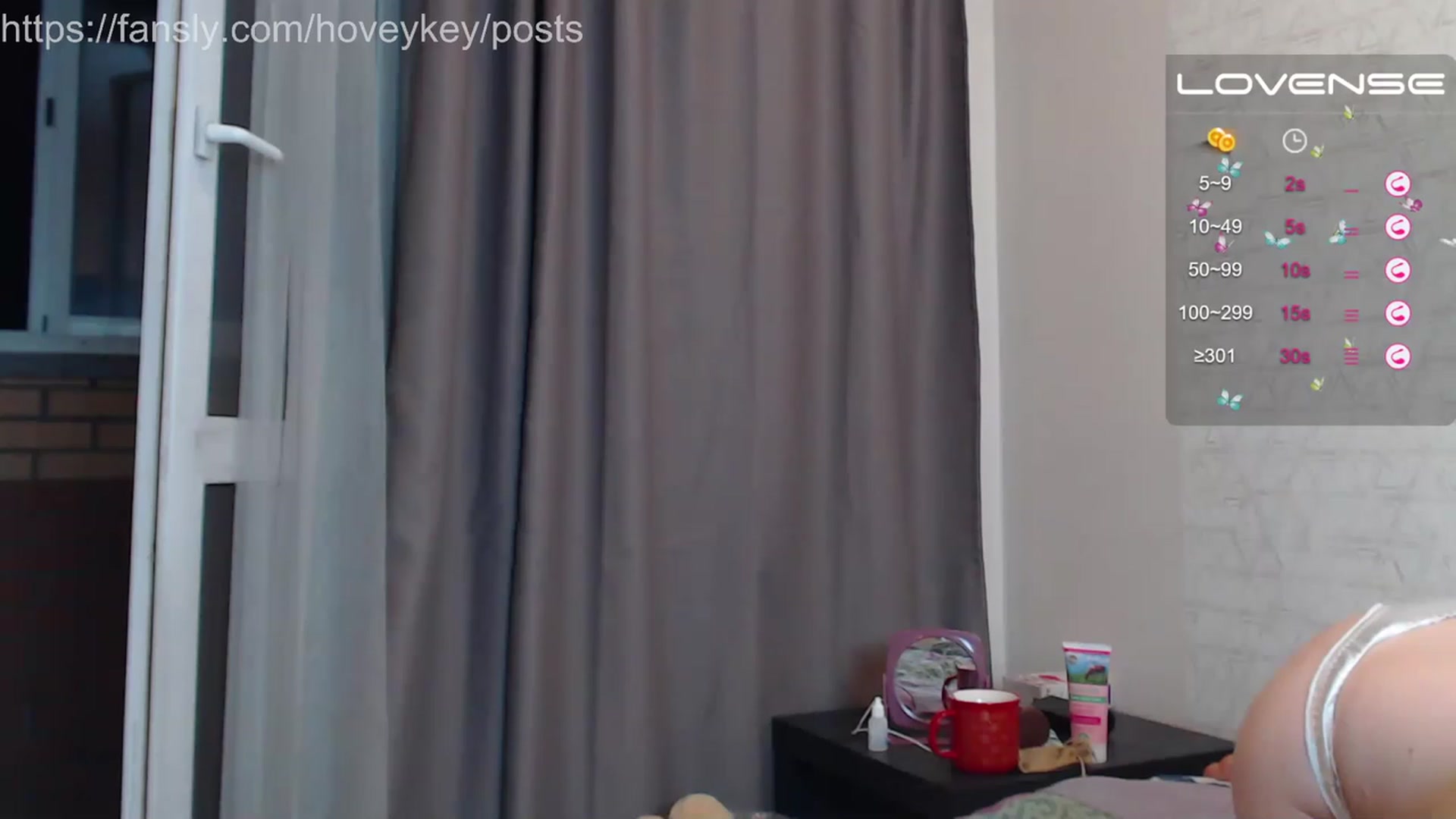 Gallery image thumbnail from HoveyKey's myfreecams stream on, 06/27/2023, 17:32 image 15 of 20