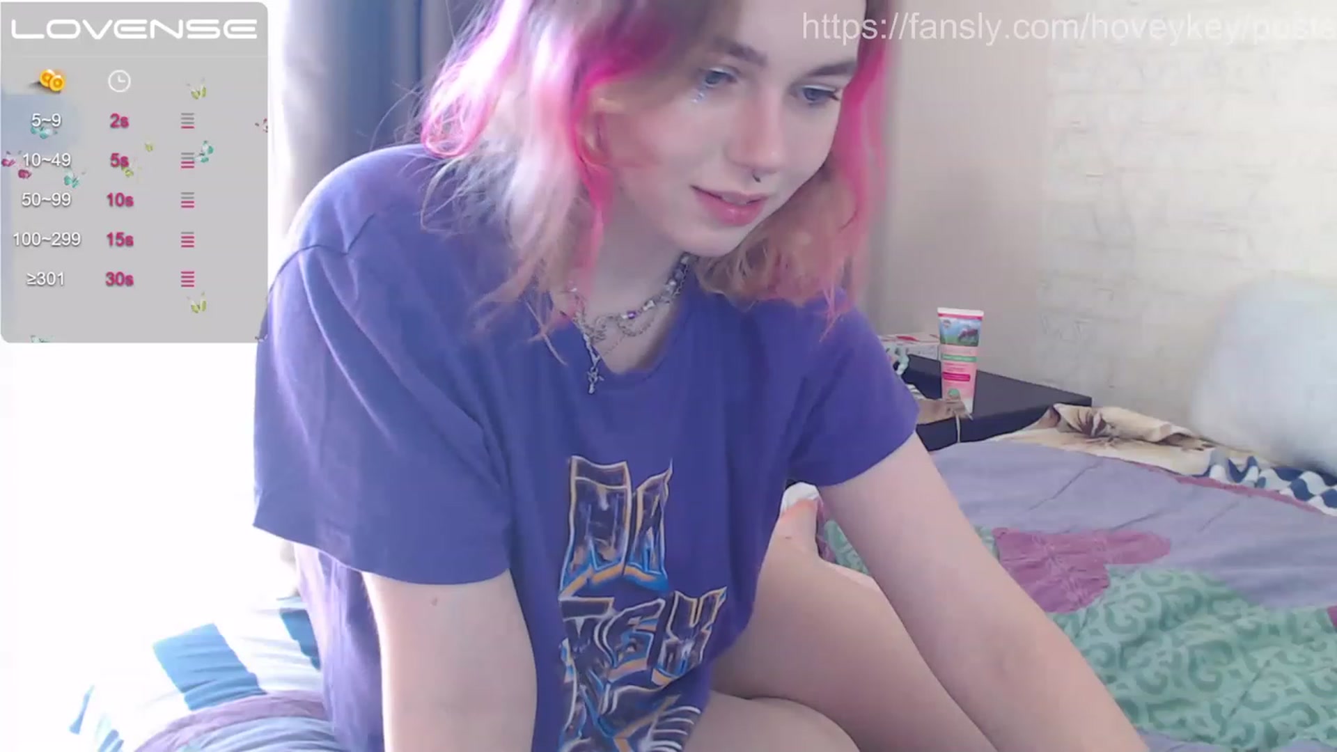 Gallery image thumbnail from HoveyKey's myfreecams stream on, 06/28/2023, 10:21 image 4 of 20
