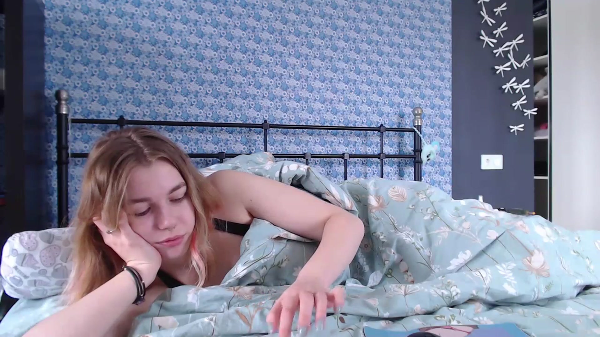 Gallery image thumbnail from HoveyKey's myfreecams stream on, 03/04/2024, 07:06 image 14 of 20