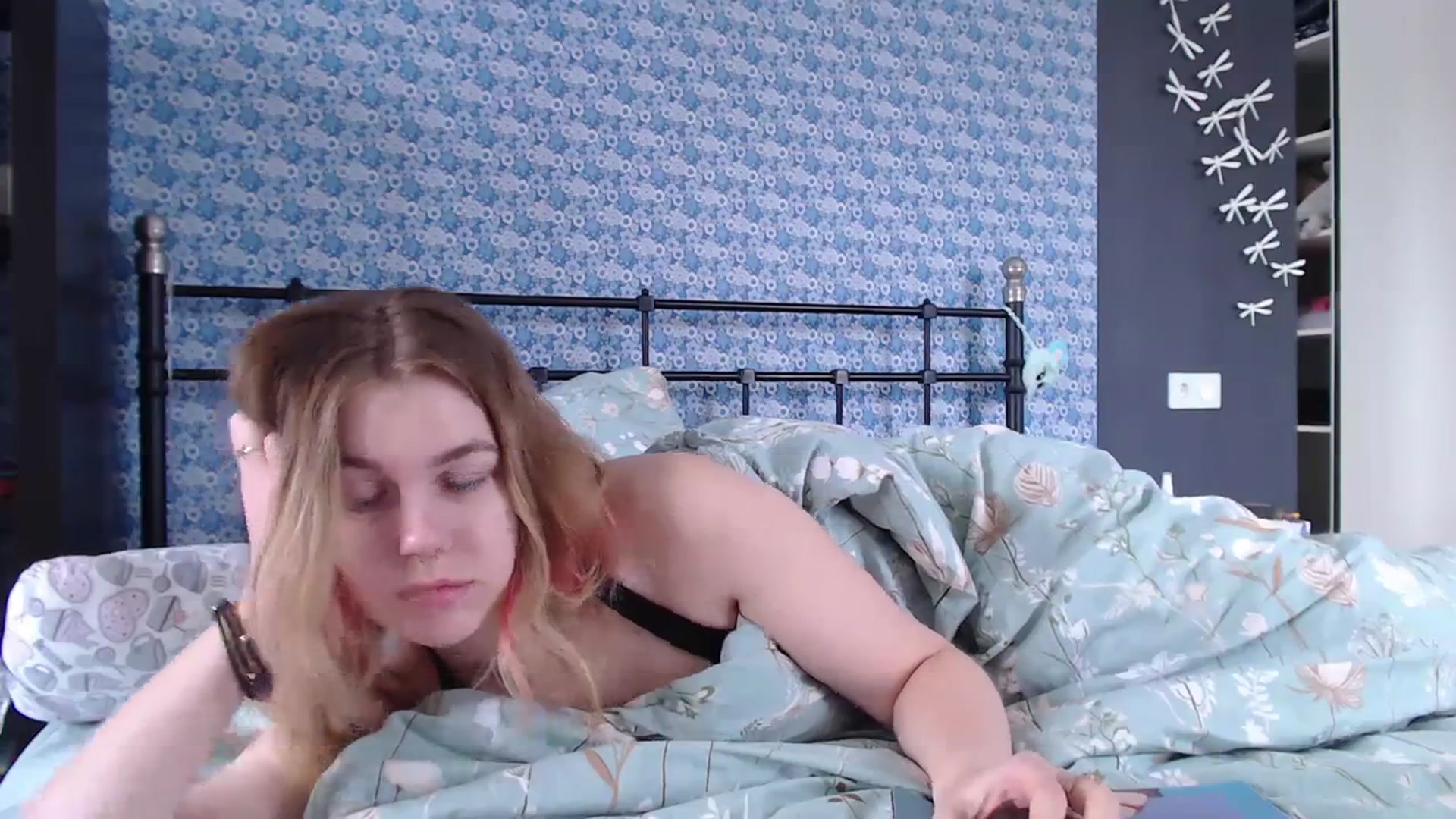Gallery image thumbnail from HoveyKey's myfreecams stream on, 03/04/2024, 07:06 image 13 of 20