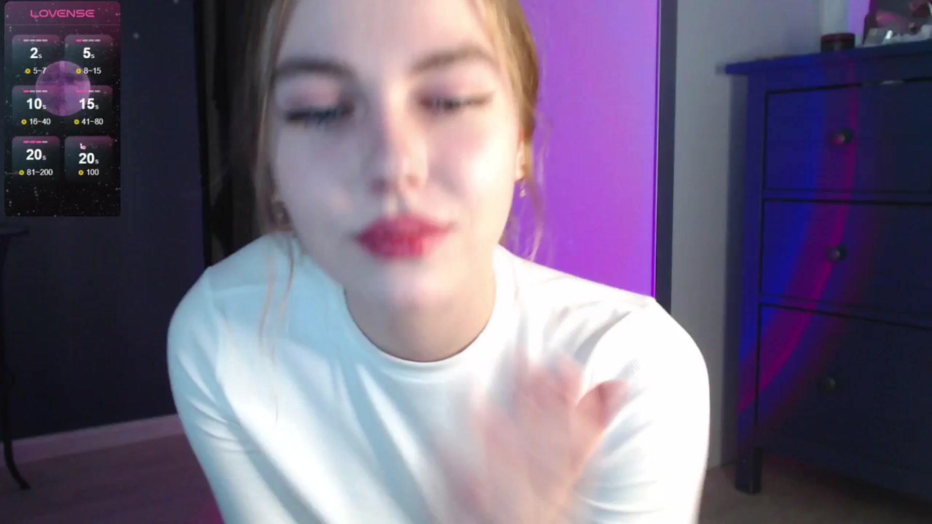 Gallery image thumbnail from HoveyKey's myfreecams stream on, 11/28/2024, 15:10 image 15 of 20