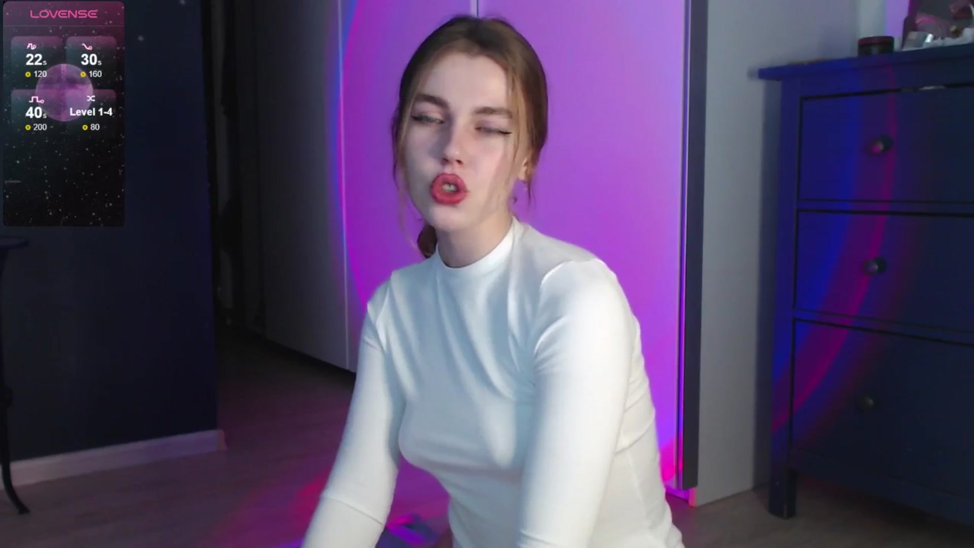 Gallery image thumbnail from HoveyKey's myfreecams stream on, 11/28/2024, 16:46 image 11 of 20