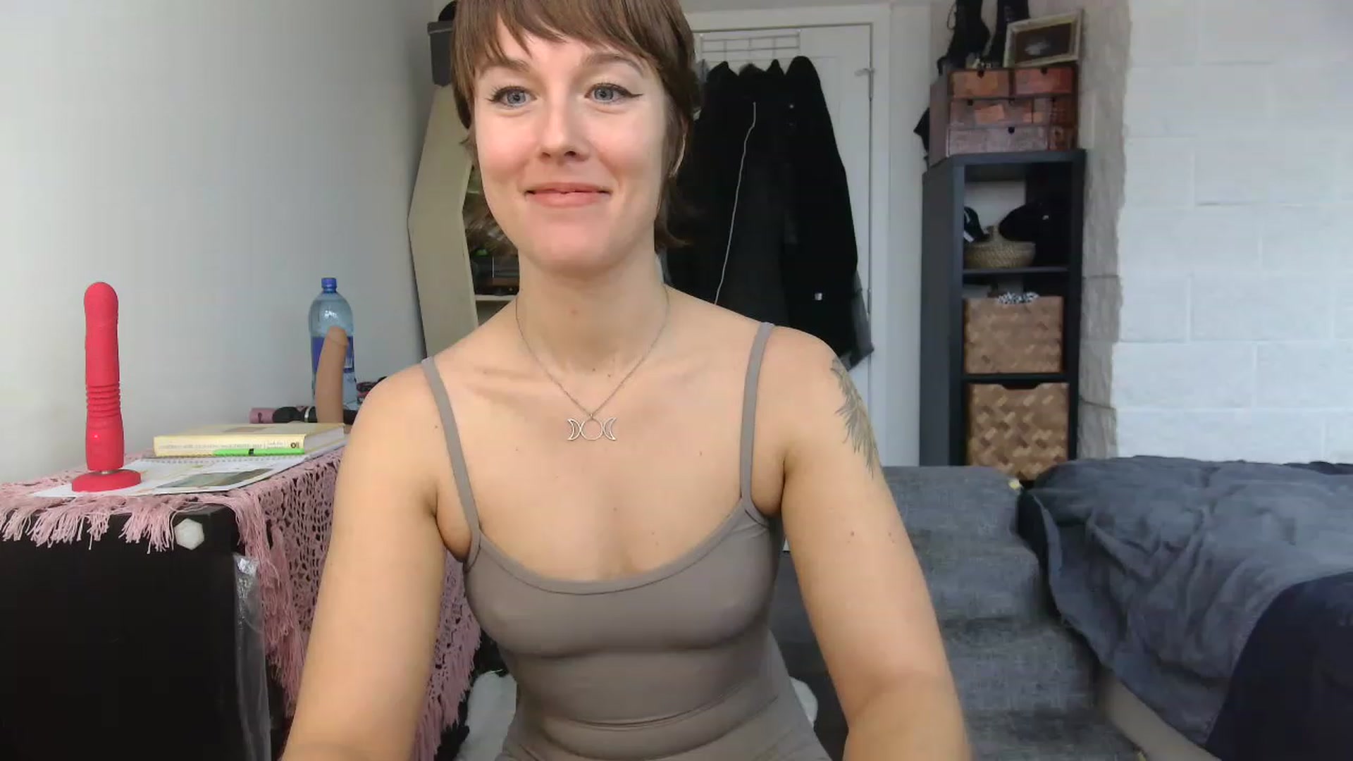 Gallery image thumbnail from HowardCockley's myfreecams stream on, 02/20/2023, 19:31 image 16 of 20