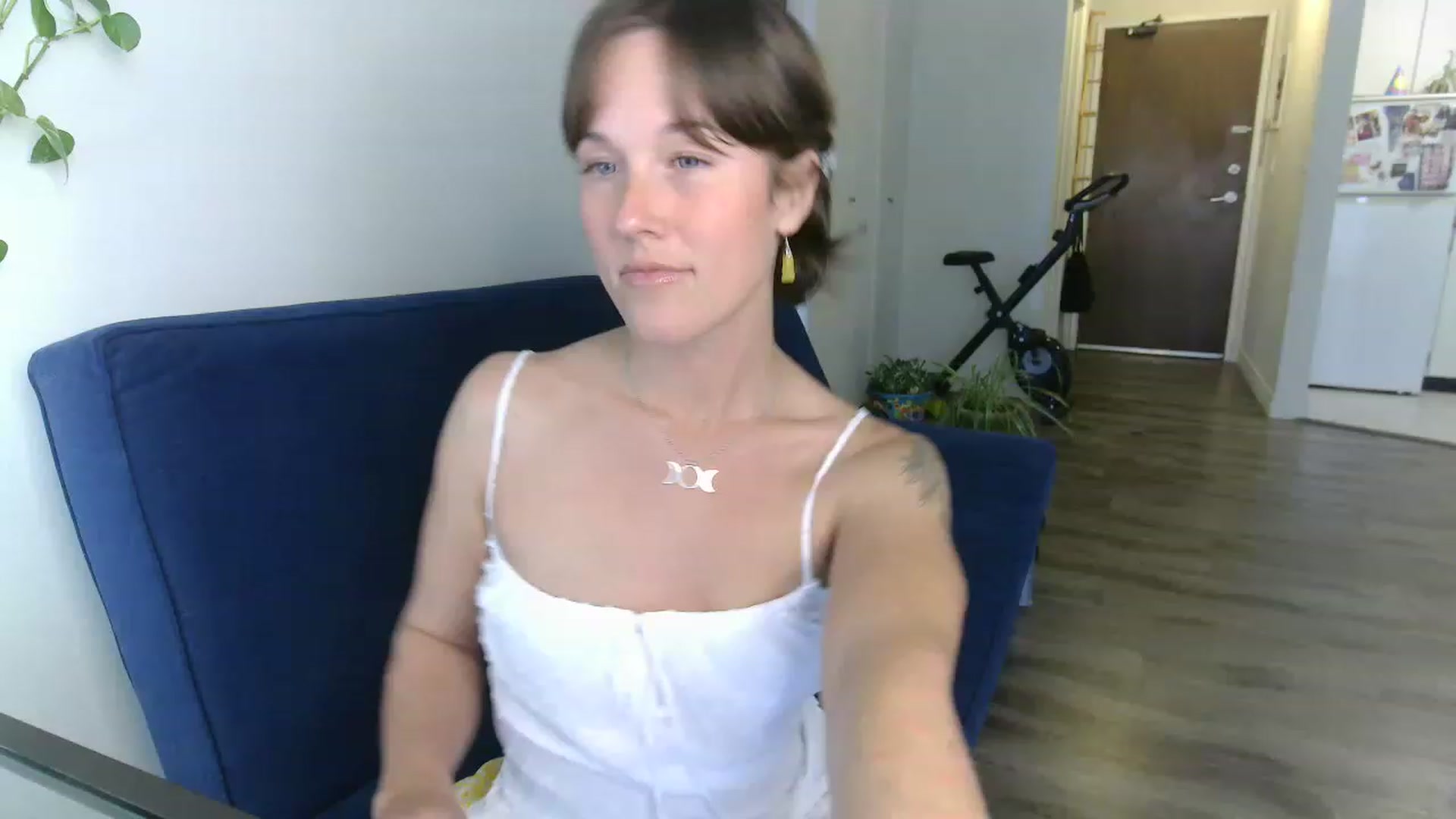 Gallery image thumbnail from HowardCockley's myfreecams stream on, 05/02/2023, 02:22 image 7 of 20