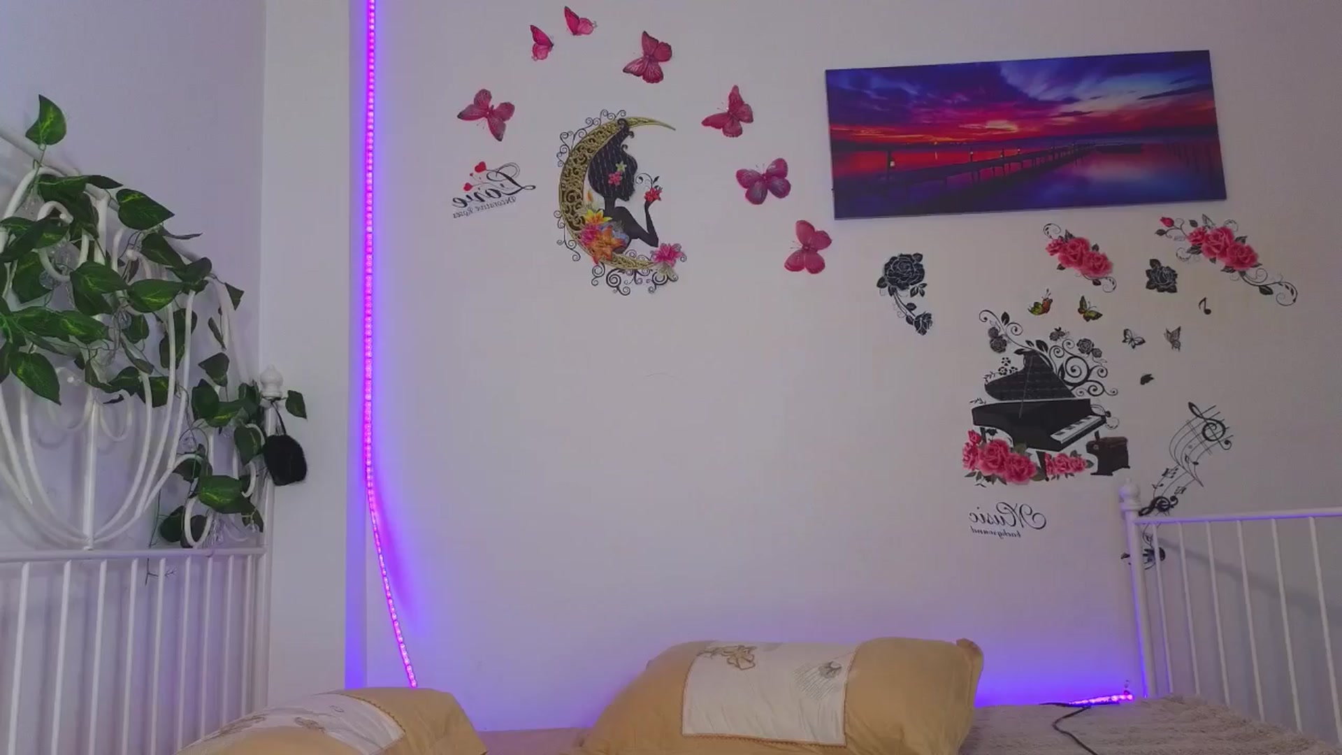 Gallery image thumbnail from Hqueen22's myfreecams stream on, 05/31/2024, 17:17 image 6 of 20