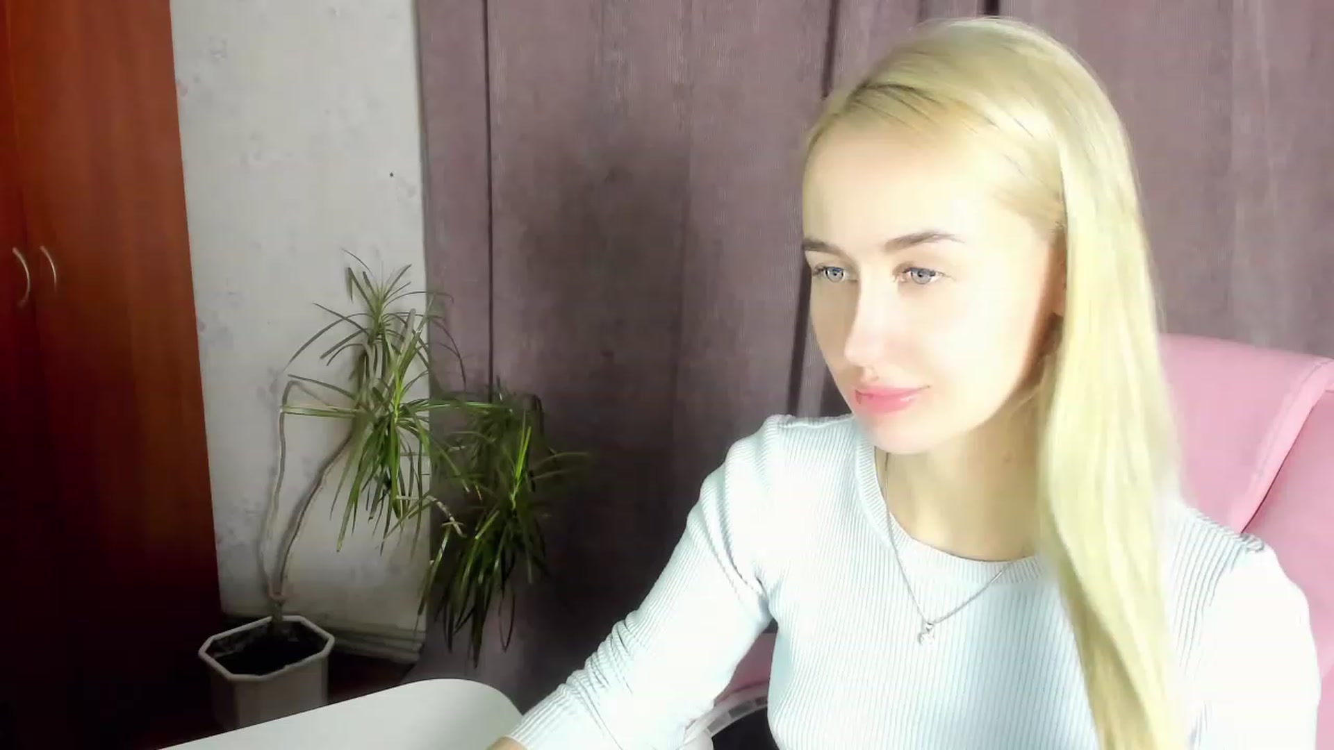 Gallery image thumbnail from Hrettel's myfreecams stream on, 01/18/2023, 18:13 image 14 of 20