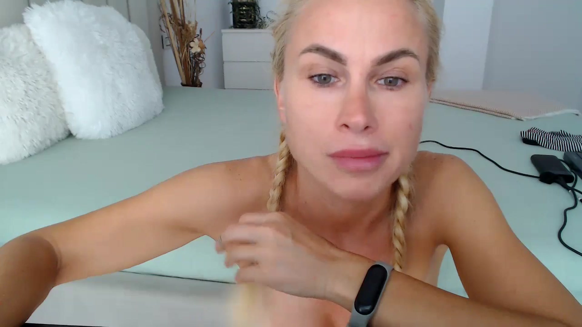 Gallery image thumbnail from Hrystina_'s myfreecams stream on, 09/03/2024, 16:32 image 4 of 20