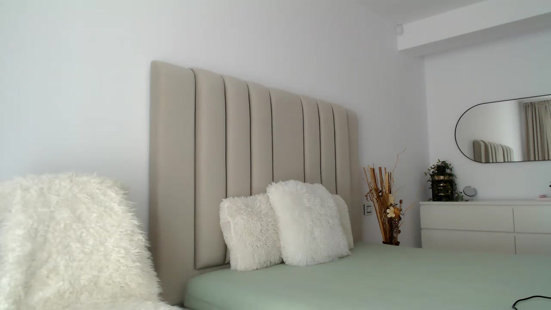 Gallery image thumbnail from Hrystina_'s myfreecams stream on, 09/05/2024, 13:07 image 13 of 20