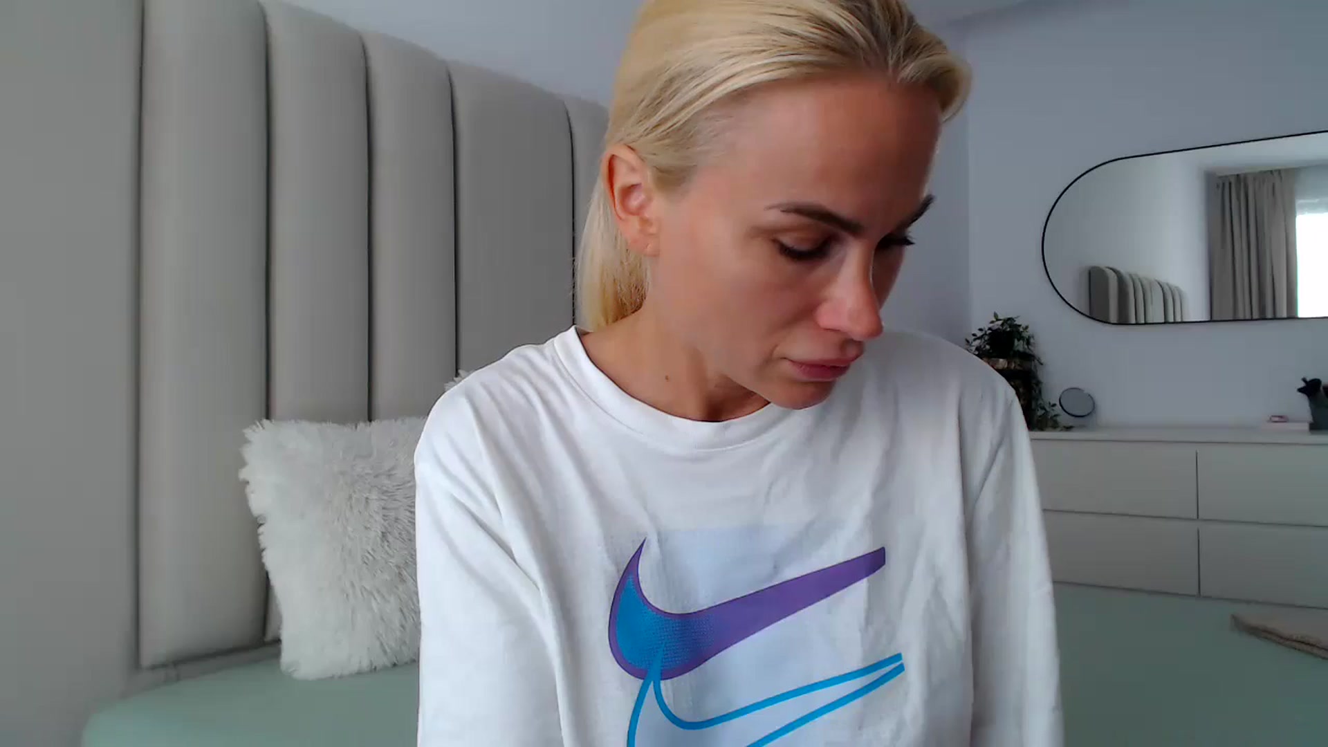 Gallery image thumbnail from Hrystina_'s myfreecams stream on, 09/06/2024, 15:07 image 18 of 20