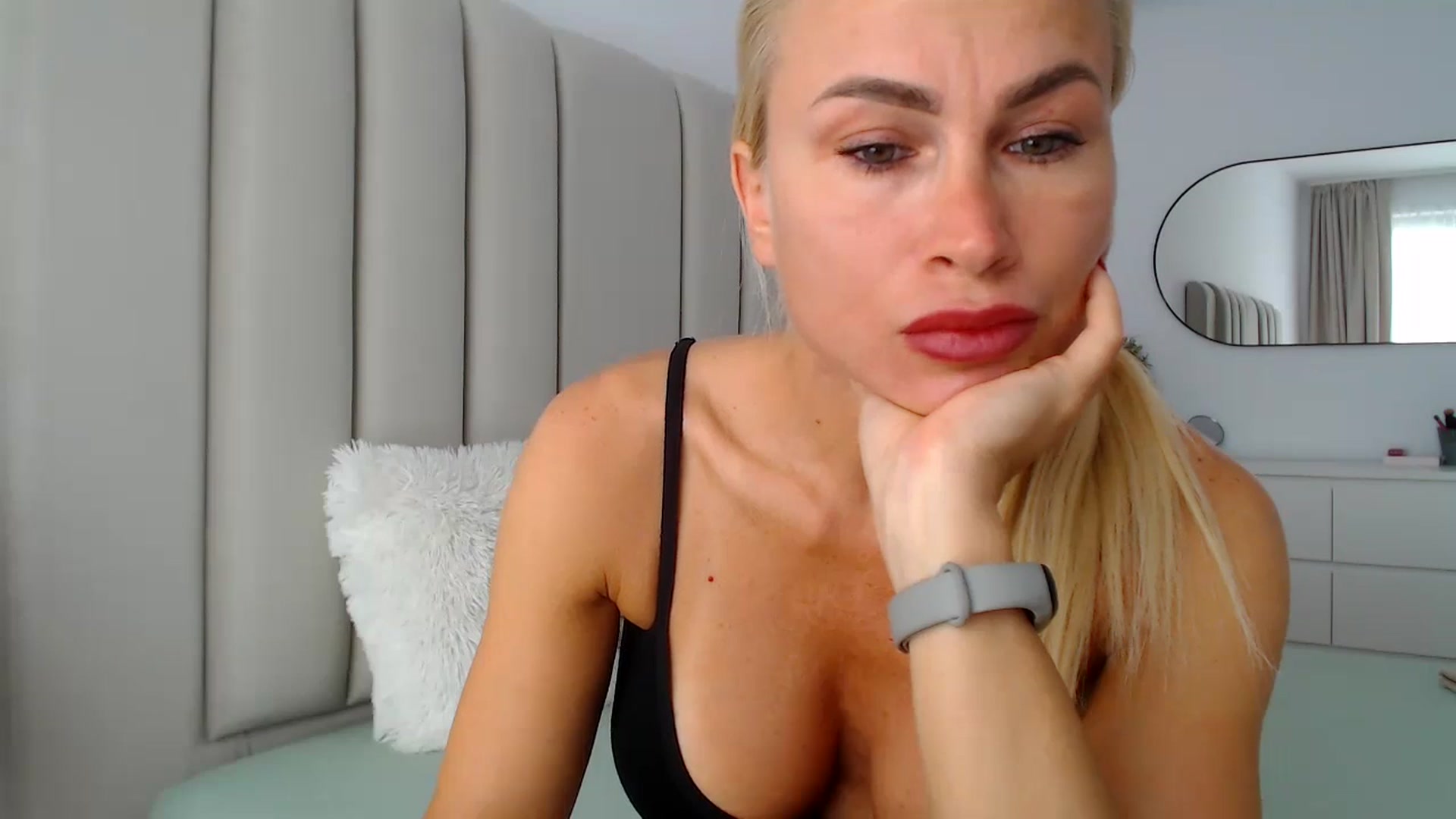 Gallery image thumbnail from Hrystina_'s myfreecams stream on, 09/10/2024, 15:11 image 7 of 20