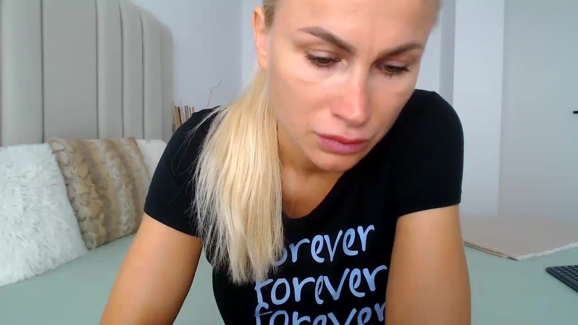 Gallery image thumbnail from Hrystina_'s myfreecams stream on, 09/12/2024, 14:58 image 17 of 20