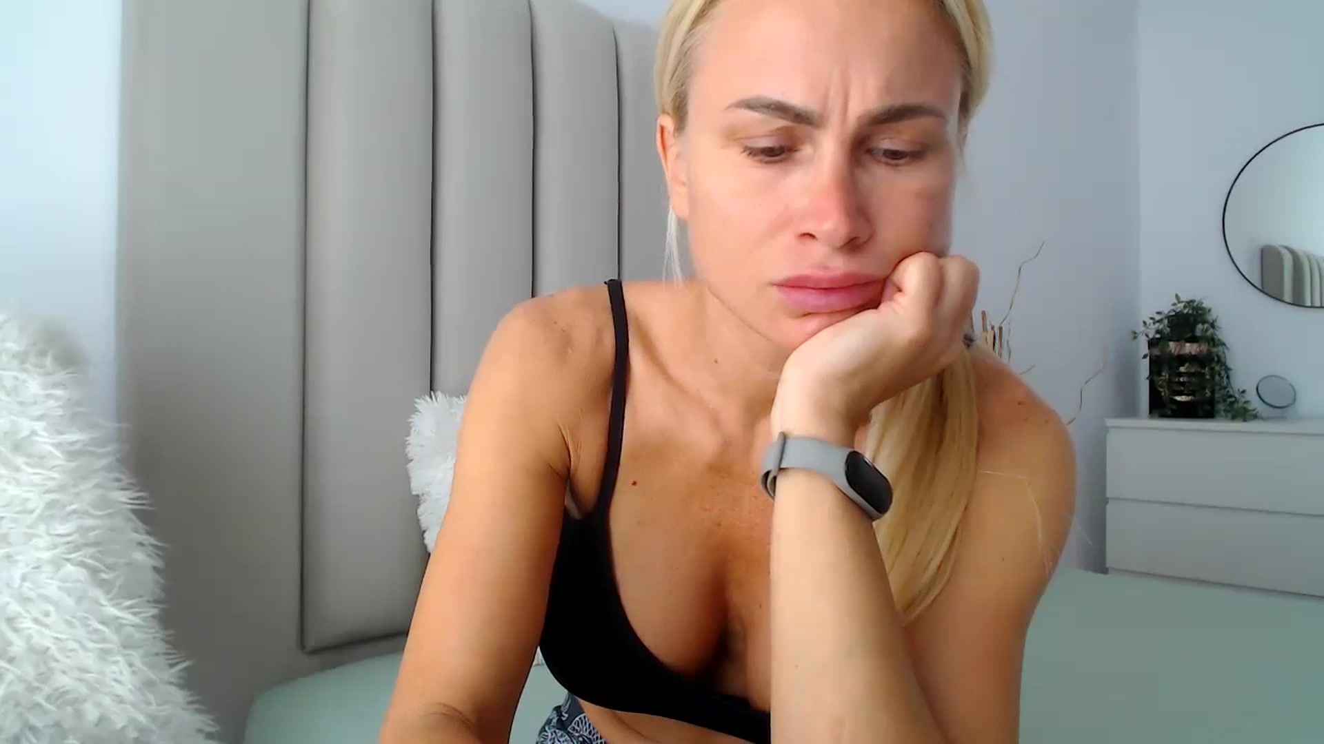 Gallery image thumbnail from Hrystina_'s myfreecams stream on, 09/13/2024, 11:37 image 20 of 20