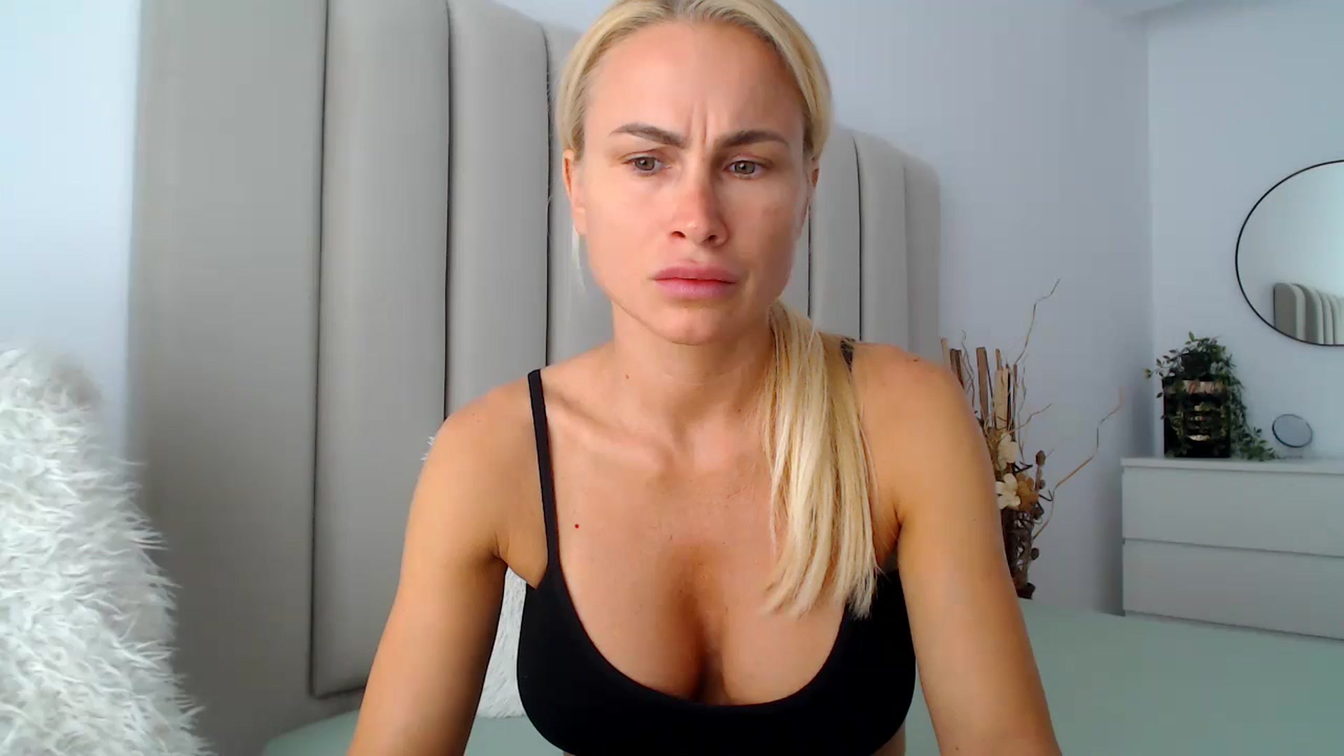 Gallery image thumbnail from Hrystina_'s myfreecams stream on, 09/13/2024, 11:54 image 2 of 20