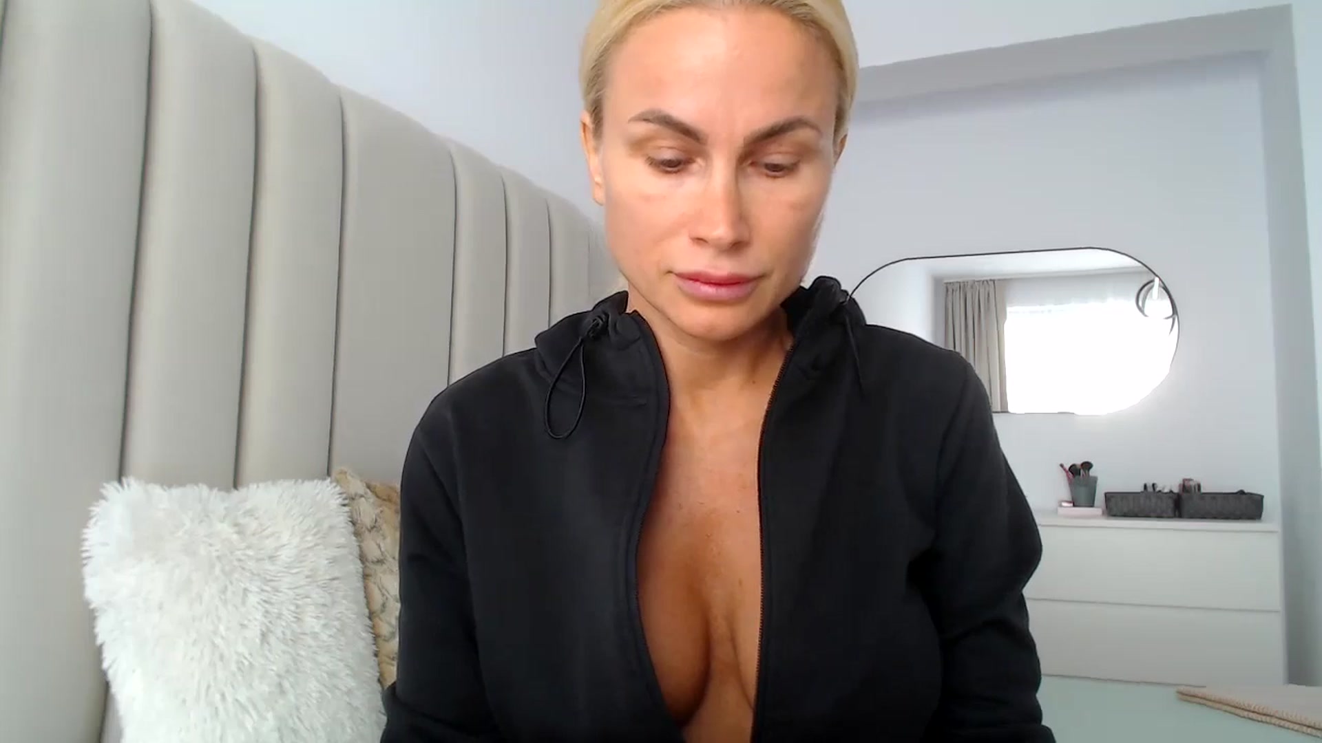 Gallery image thumbnail from Hrystina_'s myfreecams stream on, 09/14/2024, 14:31 image 15 of 20