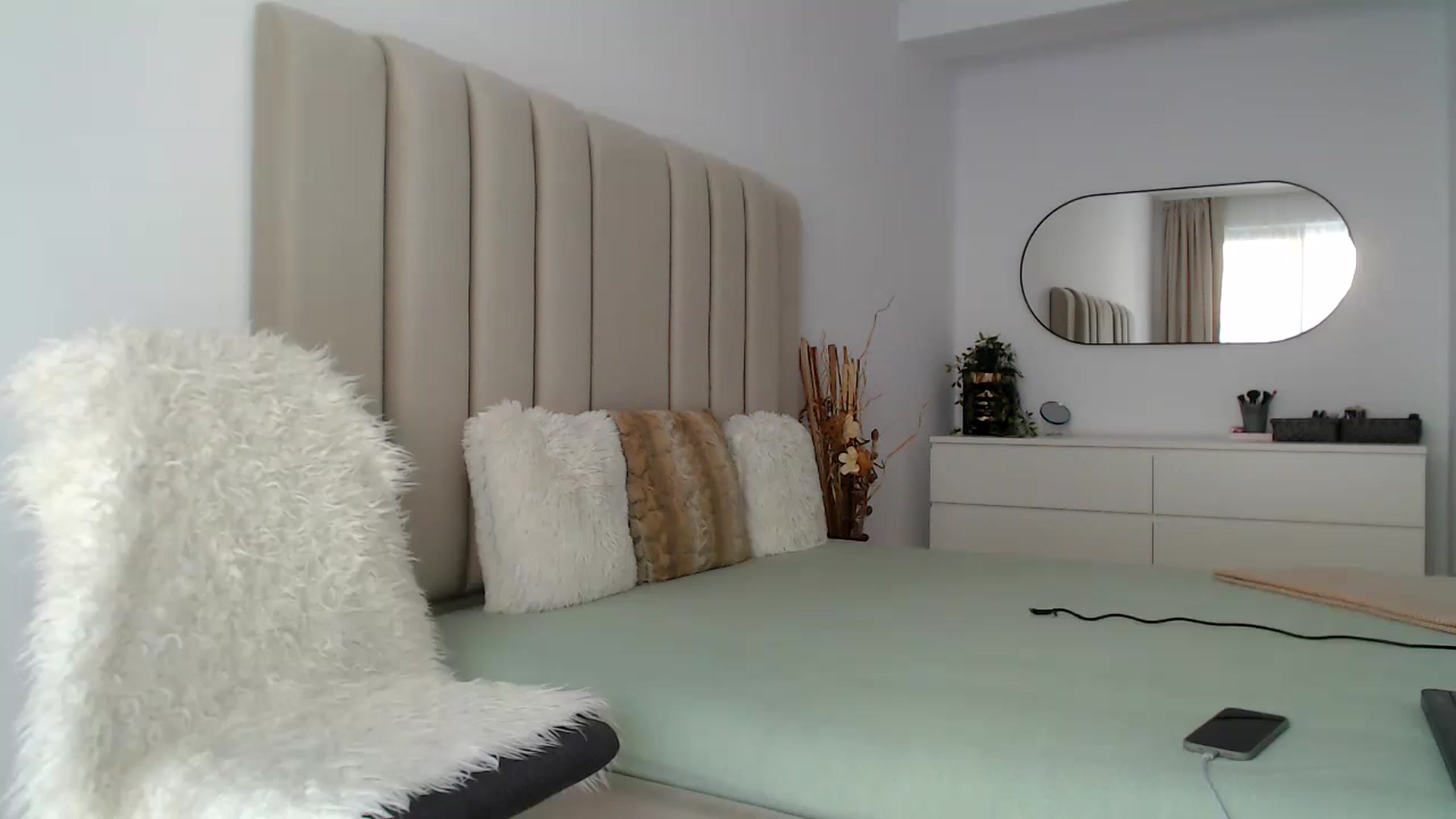Gallery image thumbnail from Hrystina_'s myfreecams stream on, 09/28/2024, 14:32 image 10 of 20