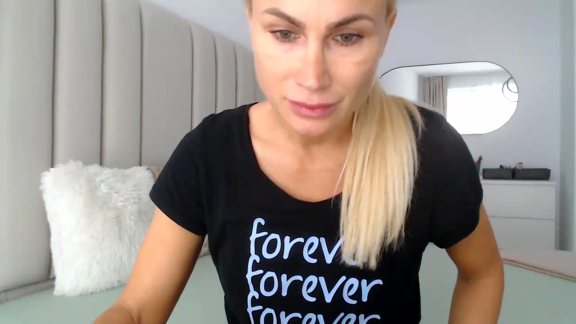 Gallery image thumbnail from Hrystina_'s myfreecams stream on, 09/30/2024, 15:05 image 16 of 20