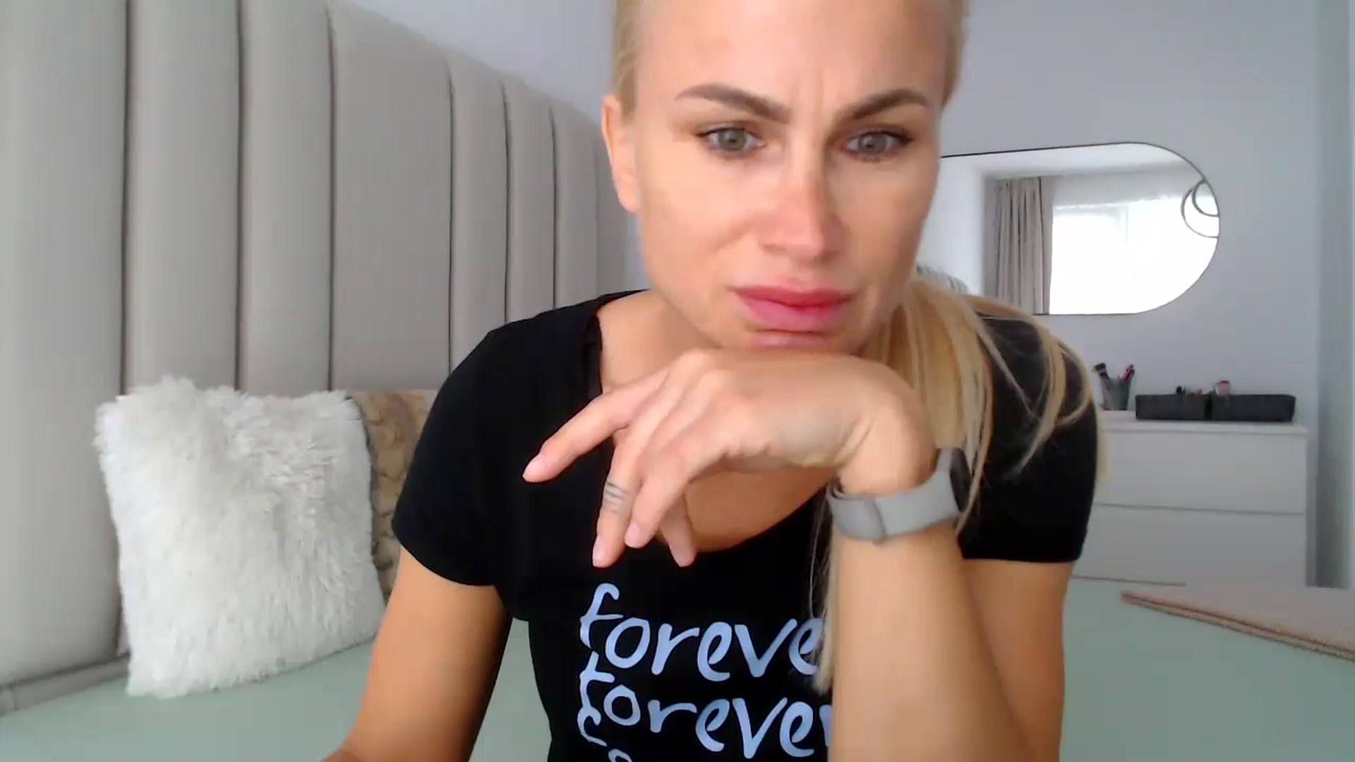 Gallery image thumbnail from Hrystina_'s myfreecams stream on, 09/30/2024, 15:05 image 13 of 20