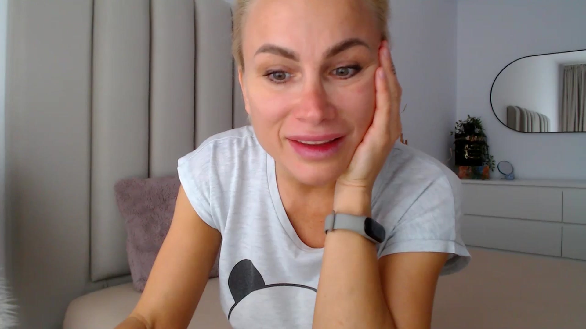Gallery image thumbnail from Hrystina_'s myfreecams stream on, 10/16/2024, 15:55 image 15 of 20