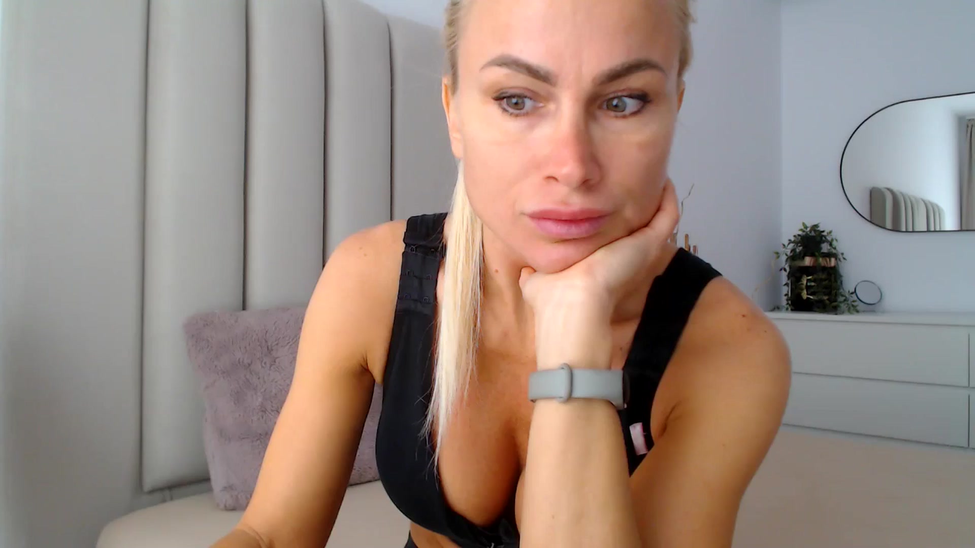 Gallery image thumbnail from Hrystina_'s myfreecams stream on, 10/16/2024, 15:55 image 2 of 20