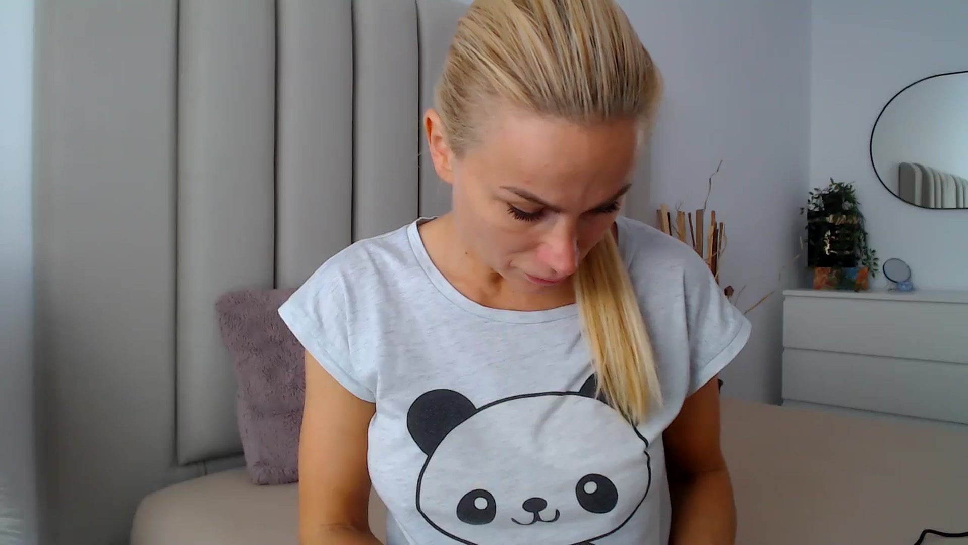 Gallery image thumbnail from Hrystina_'s myfreecams stream on, 10/17/2024, 15:28 image 12 of 20