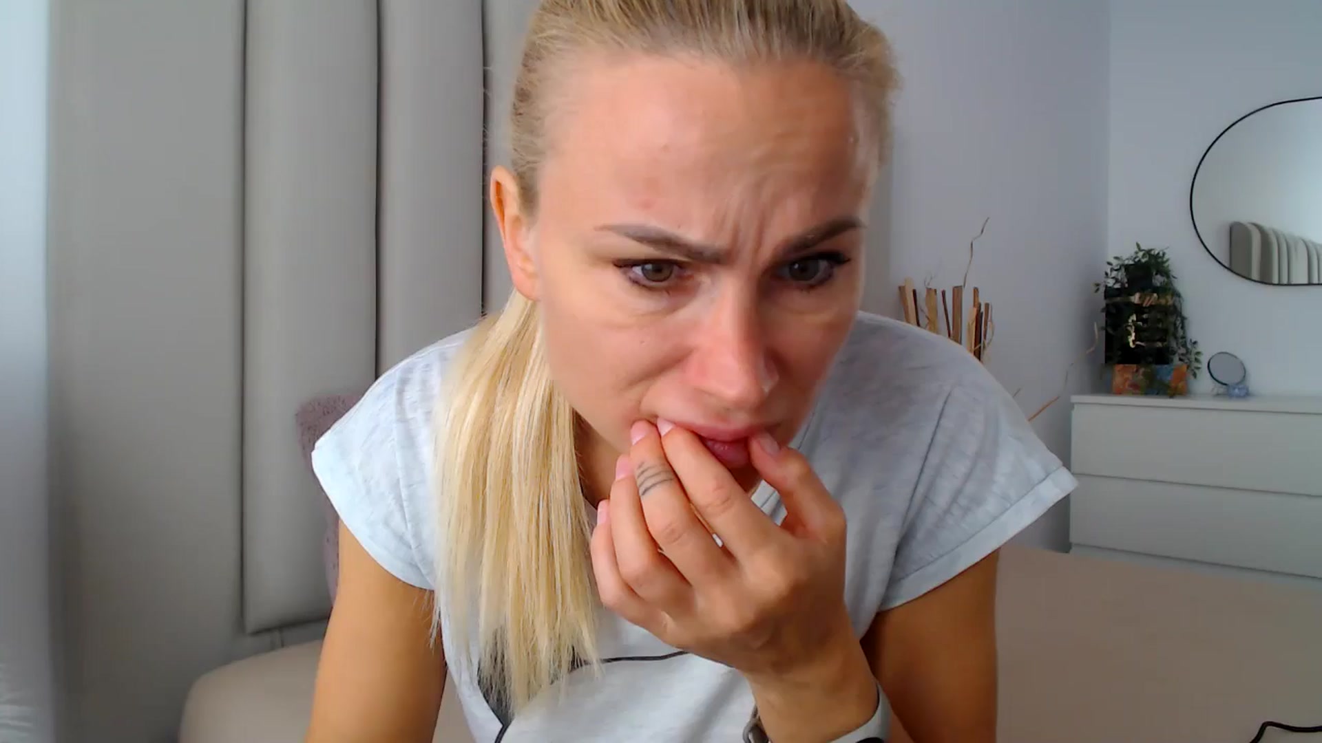 Gallery image thumbnail from Hrystina_'s myfreecams stream on, 10/17/2024, 15:28 image 13 of 20