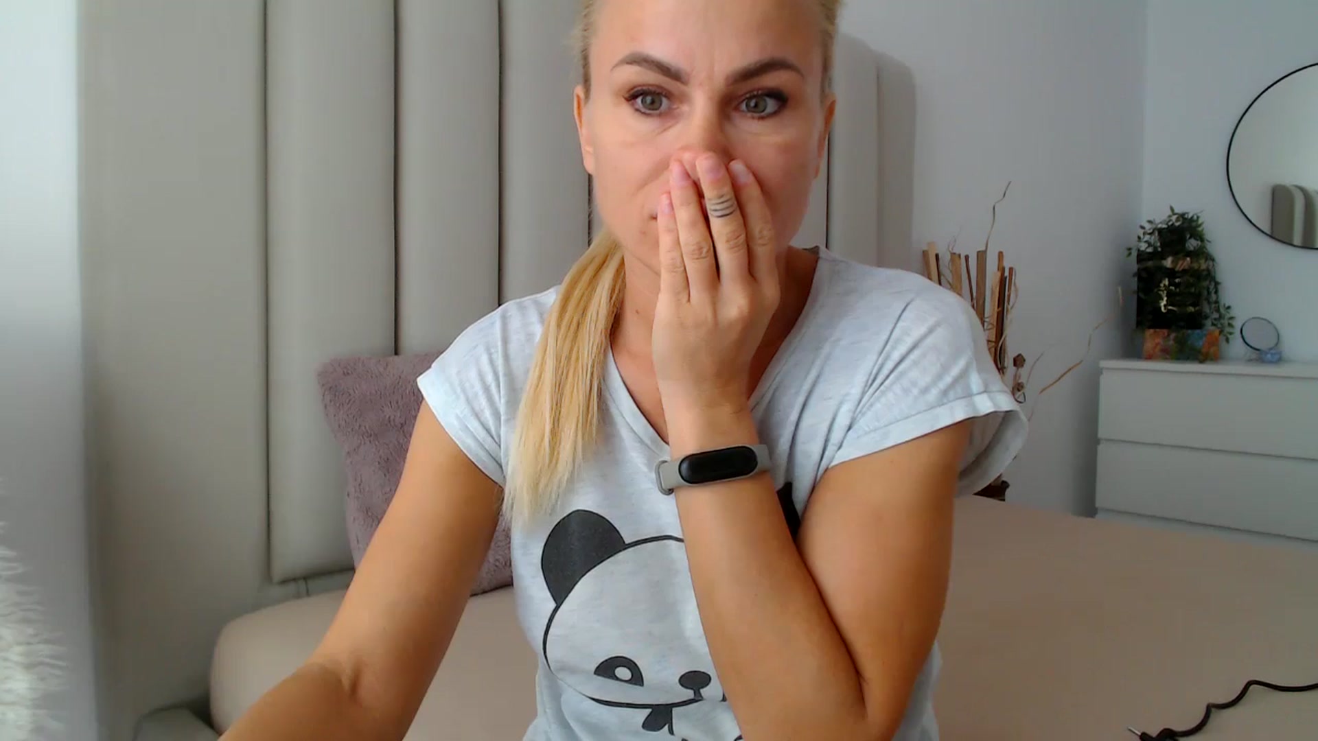 Gallery image thumbnail from Hrystina_'s myfreecams stream on, 10/17/2024, 15:28 image 16 of 20
