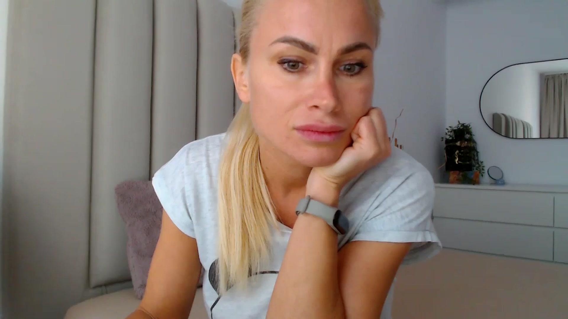 Gallery image thumbnail from Hrystina_'s myfreecams stream on, 10/17/2024, 15:28 image 19 of 20