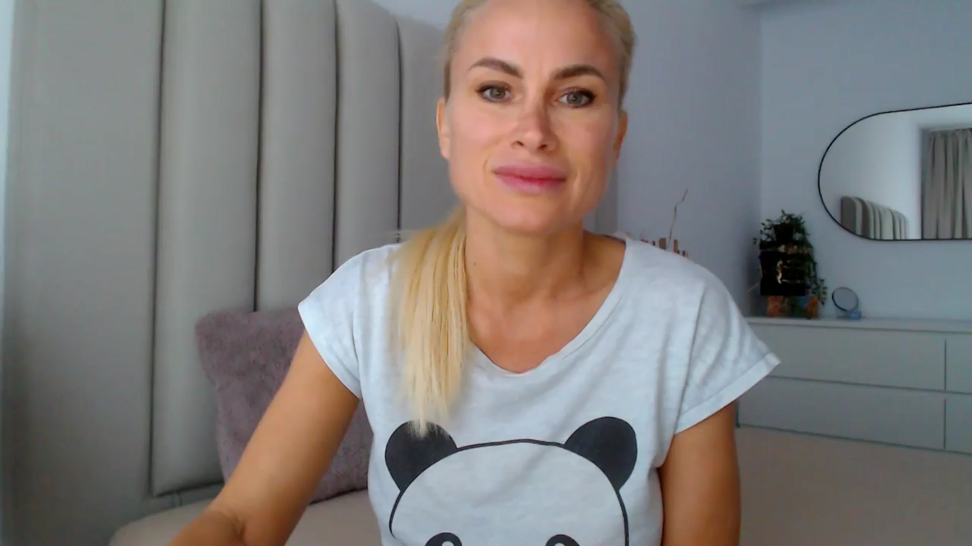 Gallery image thumbnail from Hrystina_'s myfreecams stream on, 10/17/2024, 15:28 image 20 of 20