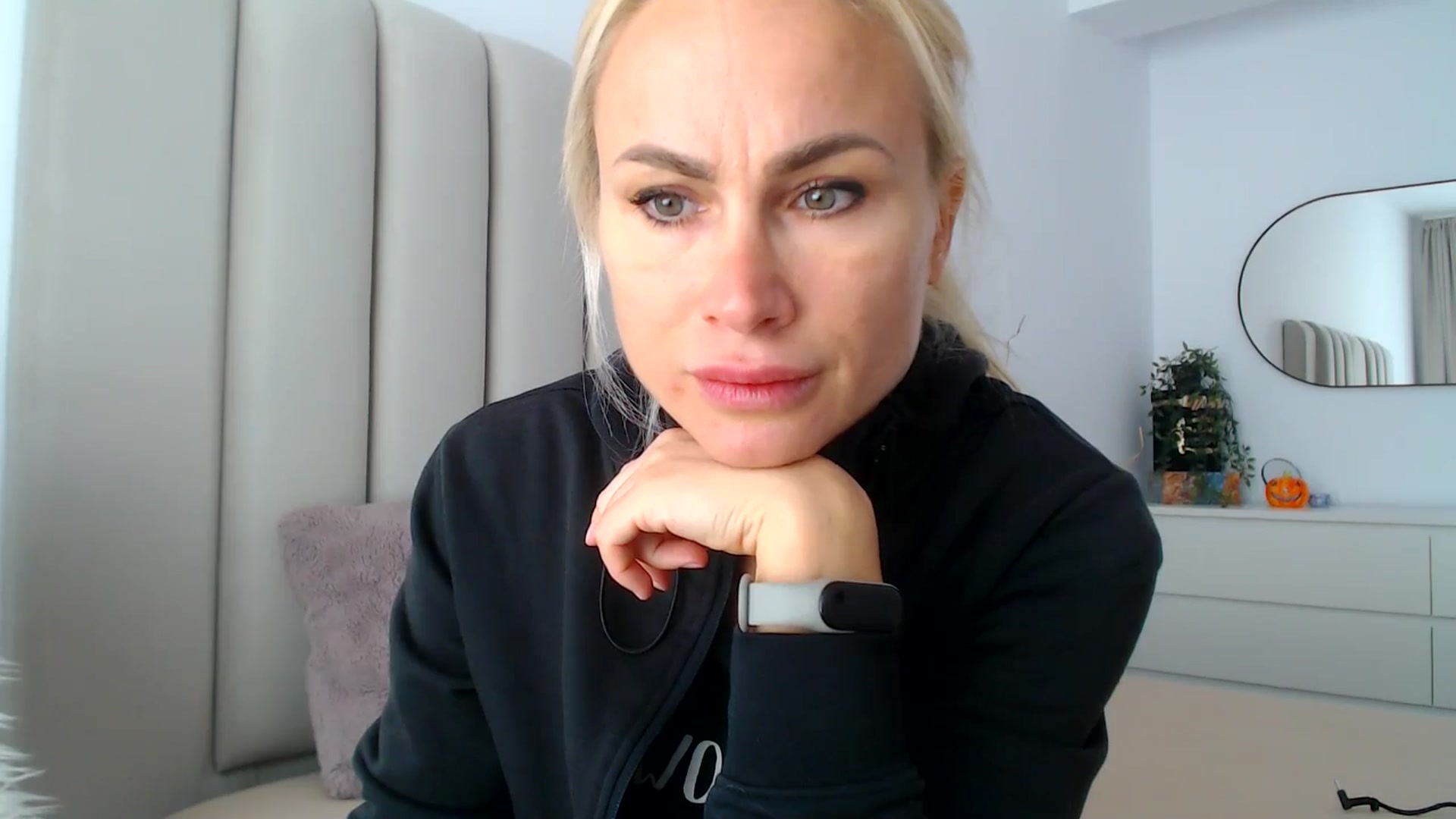 Gallery image thumbnail from Hrystina_'s myfreecams stream on, 10/18/2024, 11:47 image 9 of 20