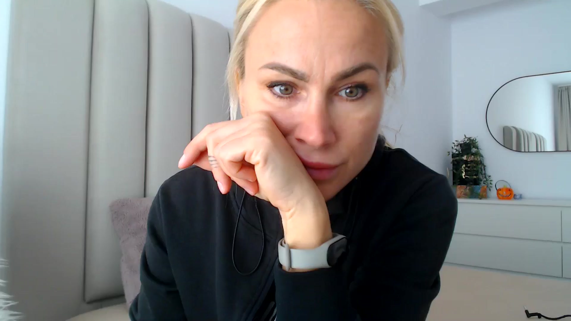 Gallery image thumbnail from Hrystina_'s myfreecams stream on, 10/18/2024, 11:47 image 6 of 20