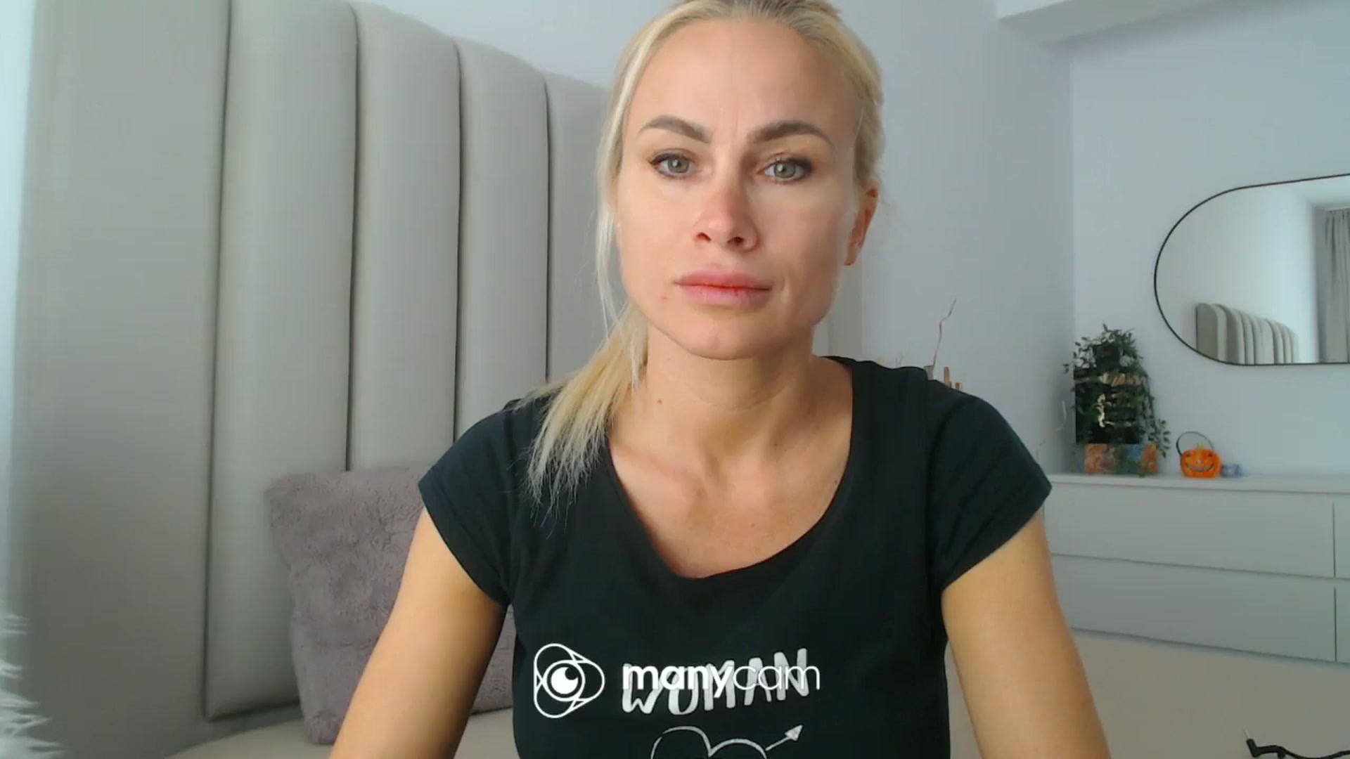 Gallery image thumbnail from Hrystina_'s myfreecams stream on, 10/18/2024, 15:05 image 1 of 20