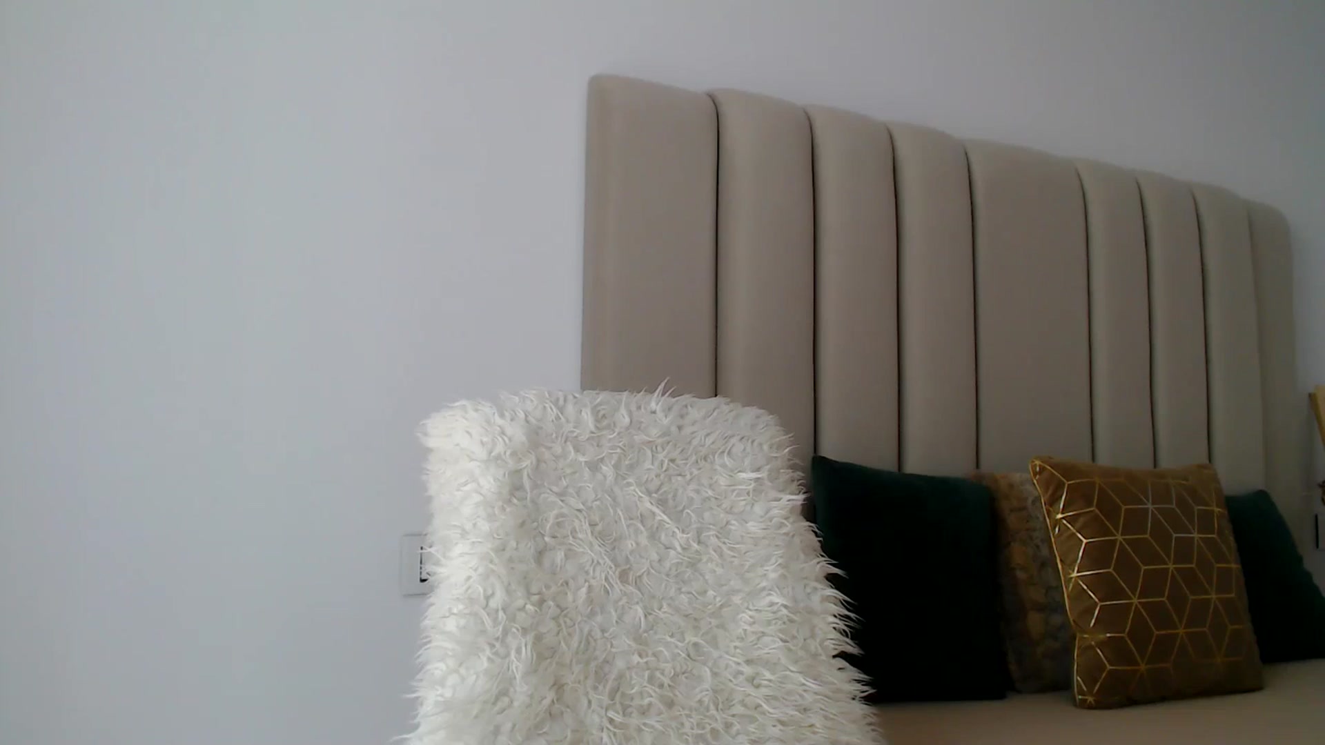Gallery image thumbnail from Hrystina_'s myfreecams stream on, 10/19/2024, 14:53 image 13 of 20