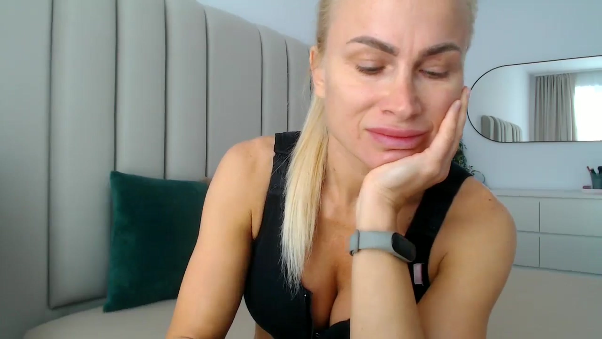 Gallery image thumbnail from Hrystina_'s myfreecams stream on, 10/21/2024, 12:15 image 9 of 20