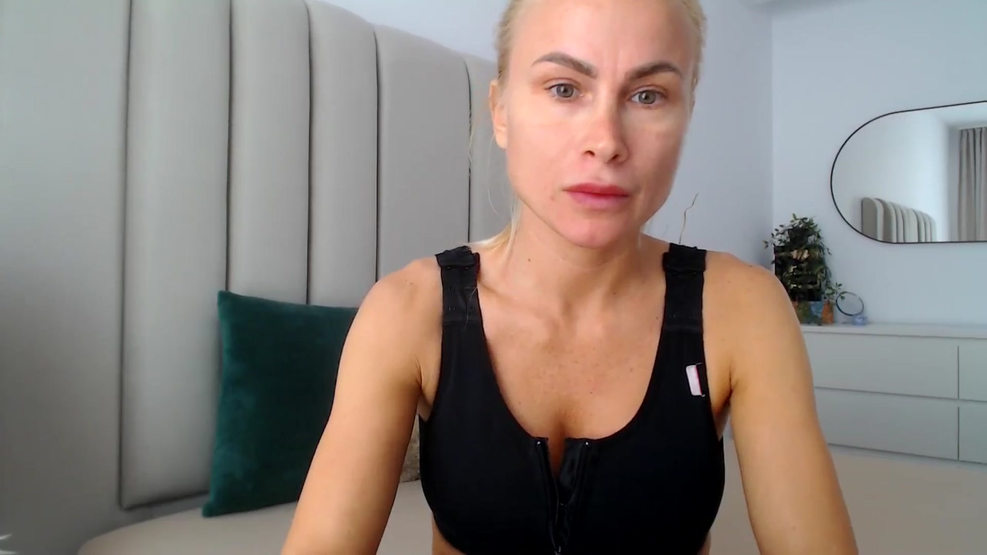 Gallery image thumbnail from Hrystina_'s myfreecams stream on, 10/21/2024, 12:15 image 17 of 20